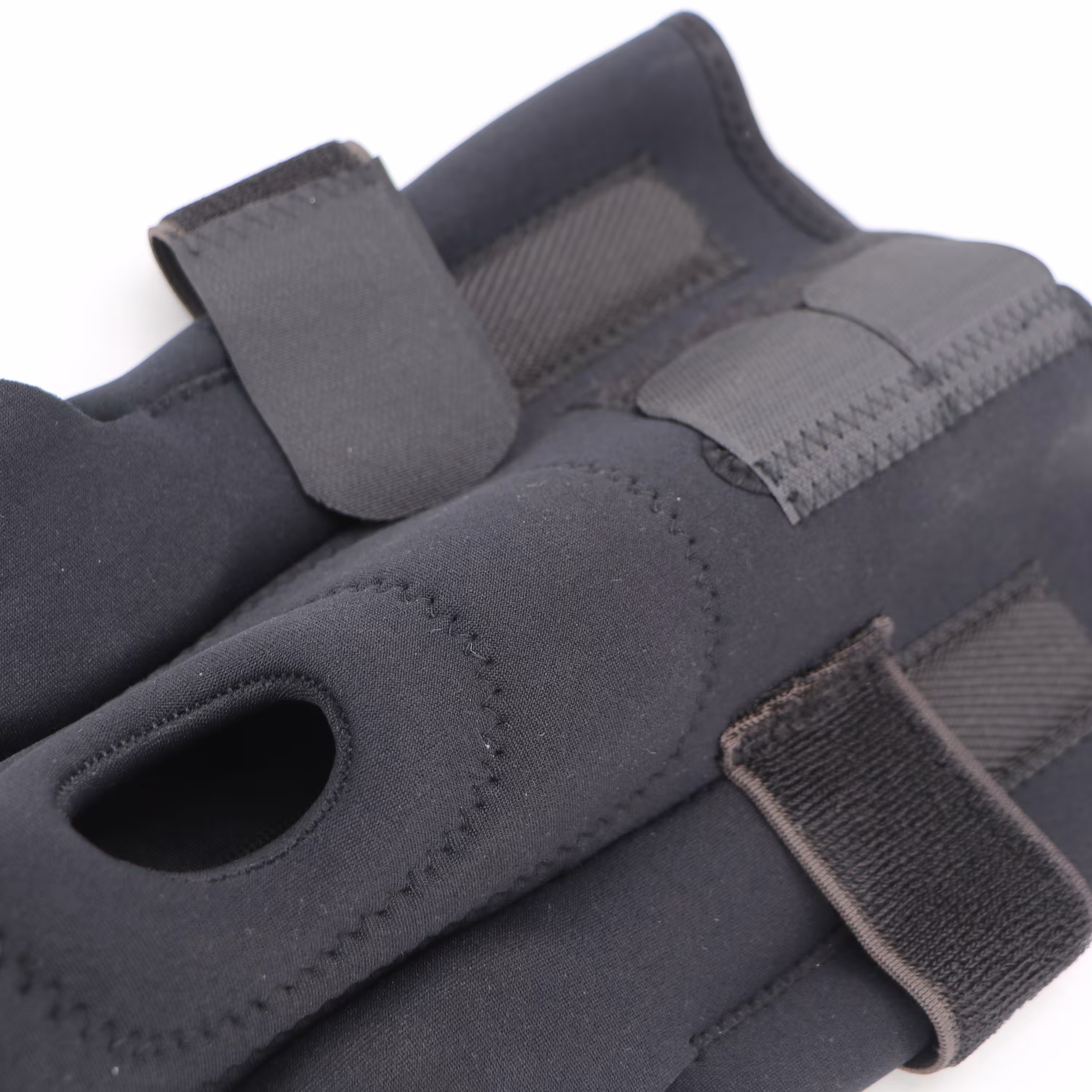 زانوبند آدور با مفصل مدرج مشکی(10006299)