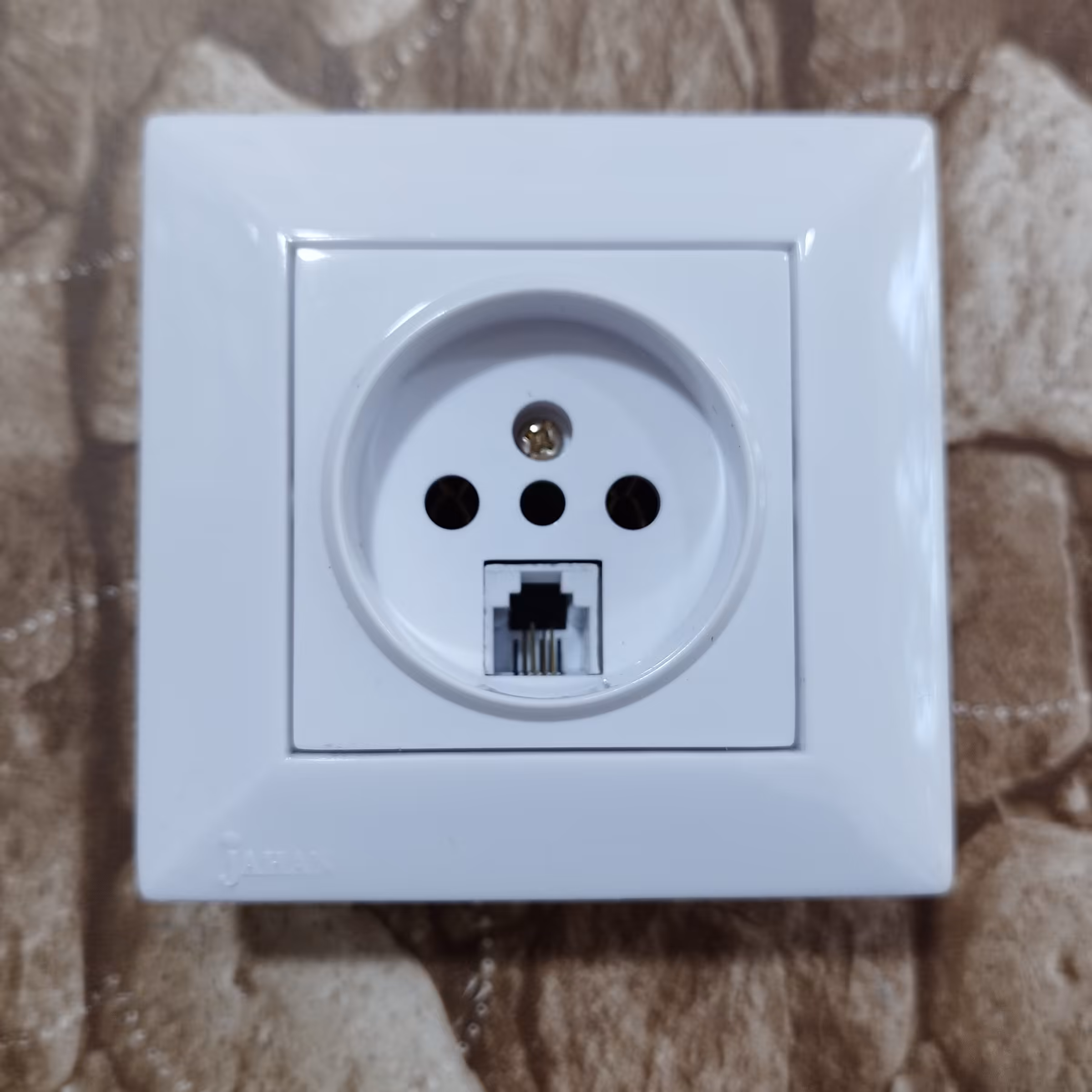 پریز تلفن دومنظوره توکار آیسان 2017 جهان الکتریک