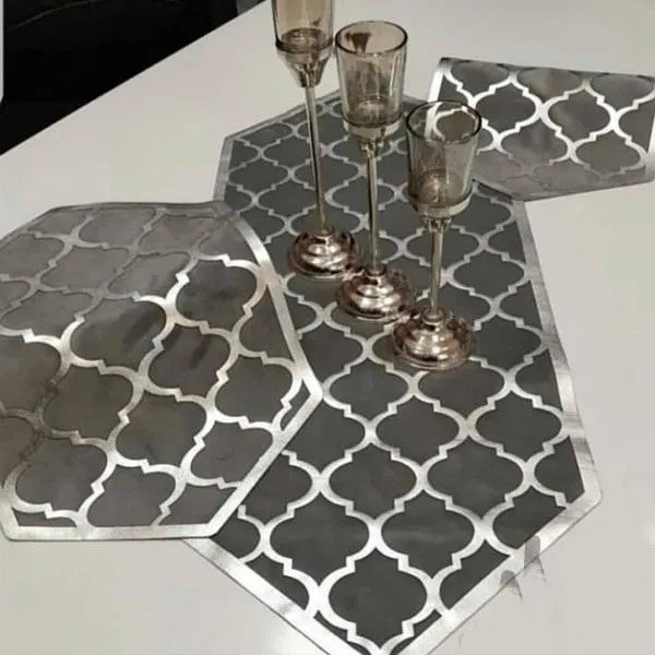 رانر  چرم و مخمل رومیزی مخمل و چرم شیک و زیبا جنس مخمل پشت نمددار ضخیم و باکیفیت و چرم