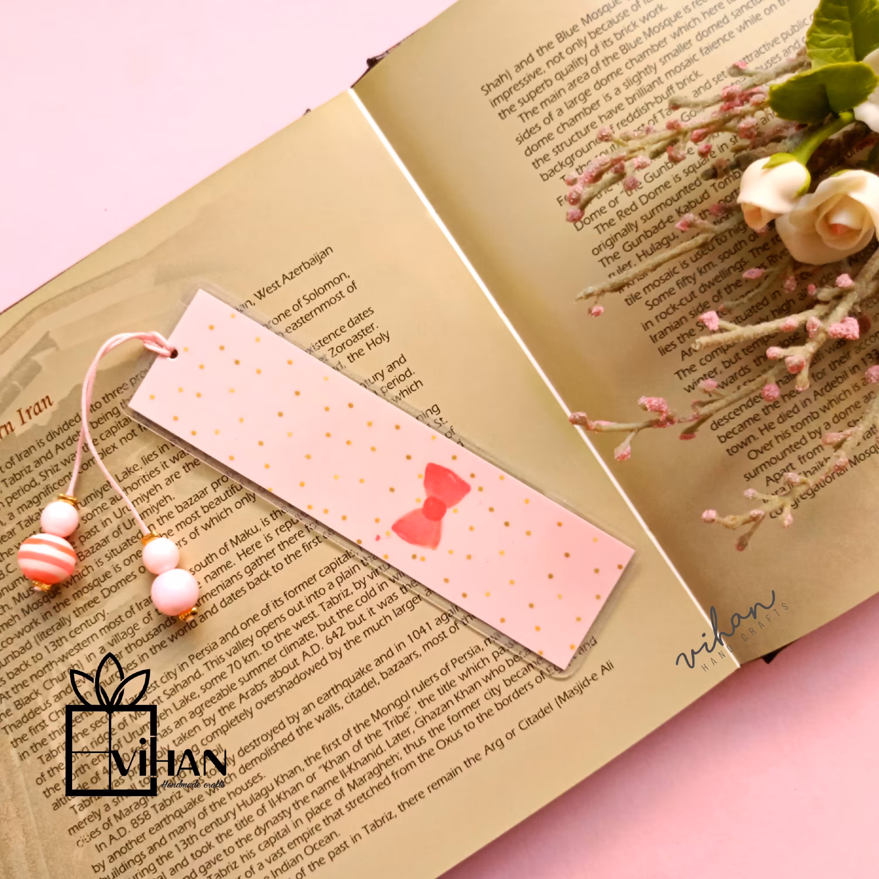 بوک مارک (نشانگر کتاب) فانتزی لمینیت و پانچ شده همراه با آویز گوی مرواریدی رنگی 10