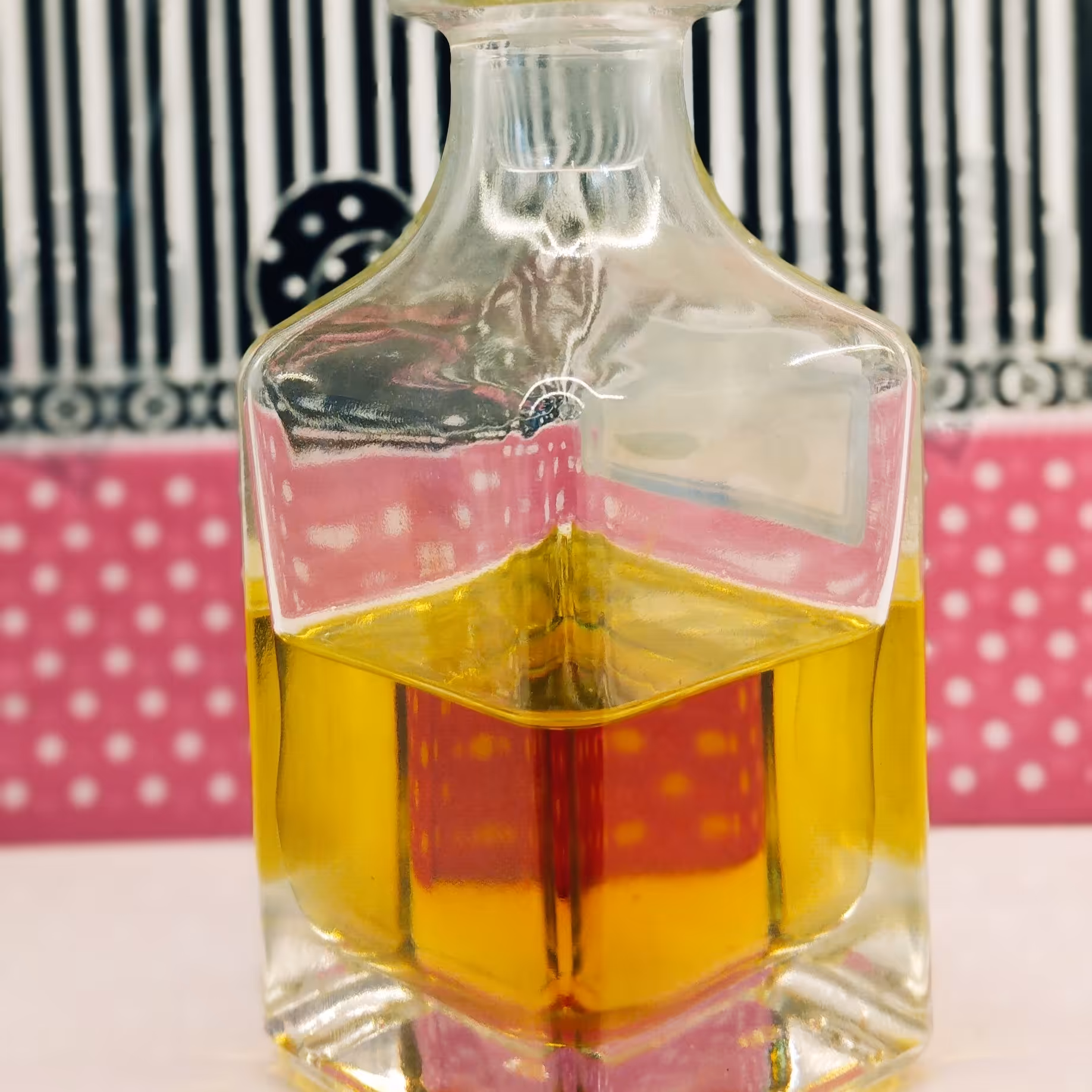 فروش عطر ایفوریا  زنانه ( قیمت گرمی )