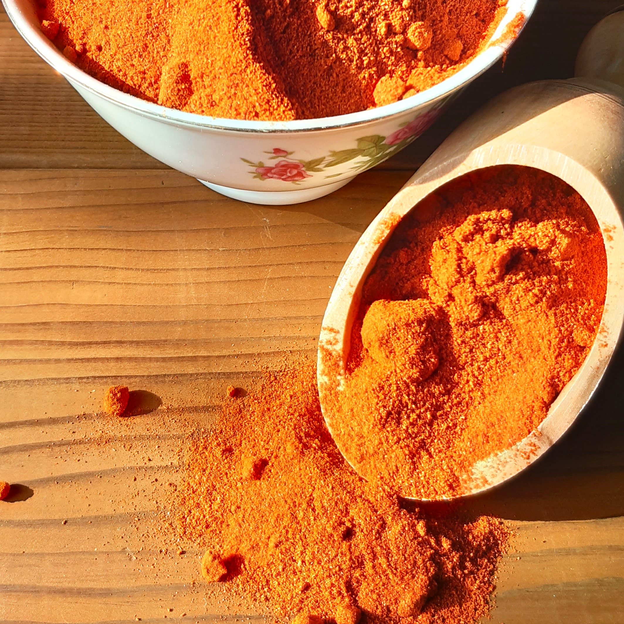 پاپریکا.مناسب برای مرغ، بوقلمون، ماکارانی، لازانیا و پیتزا. بسیار خوش عطر 