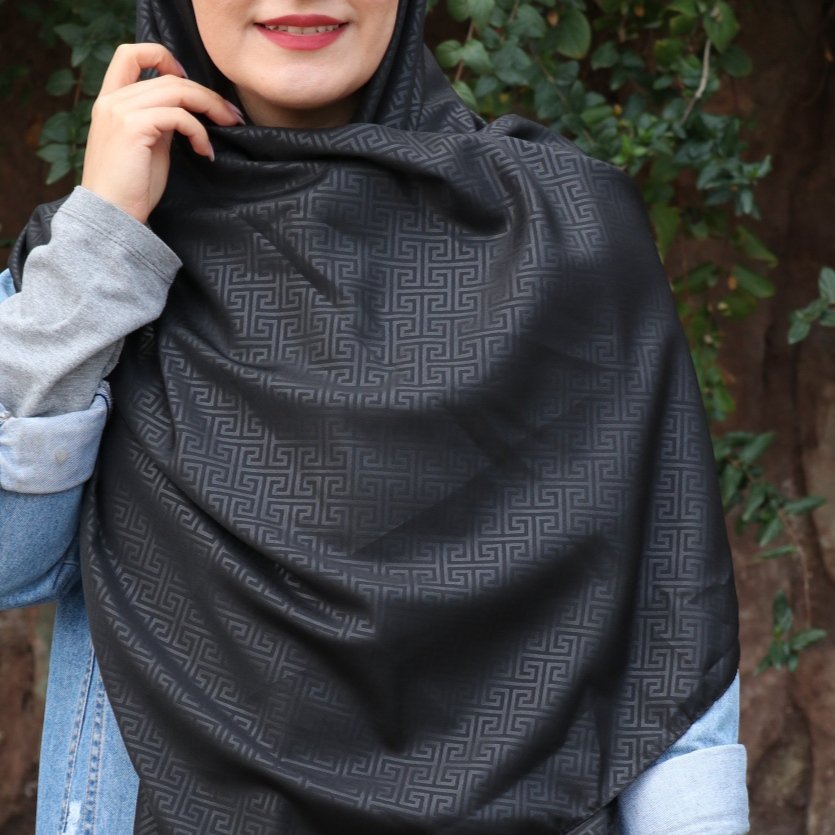 شال مجلسی منگوله دار رنگ مشکی
