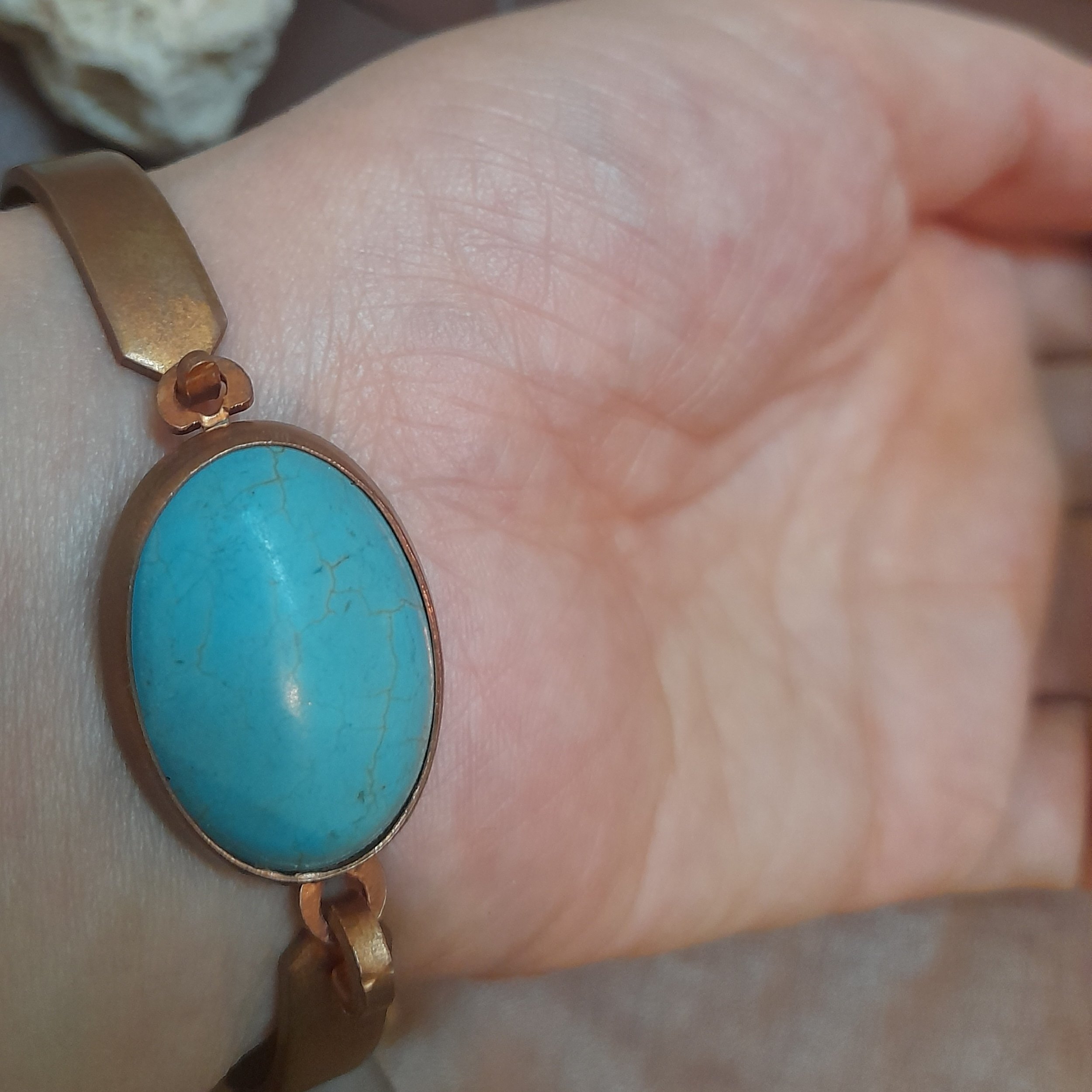 دستبند مسی با نگین آبی