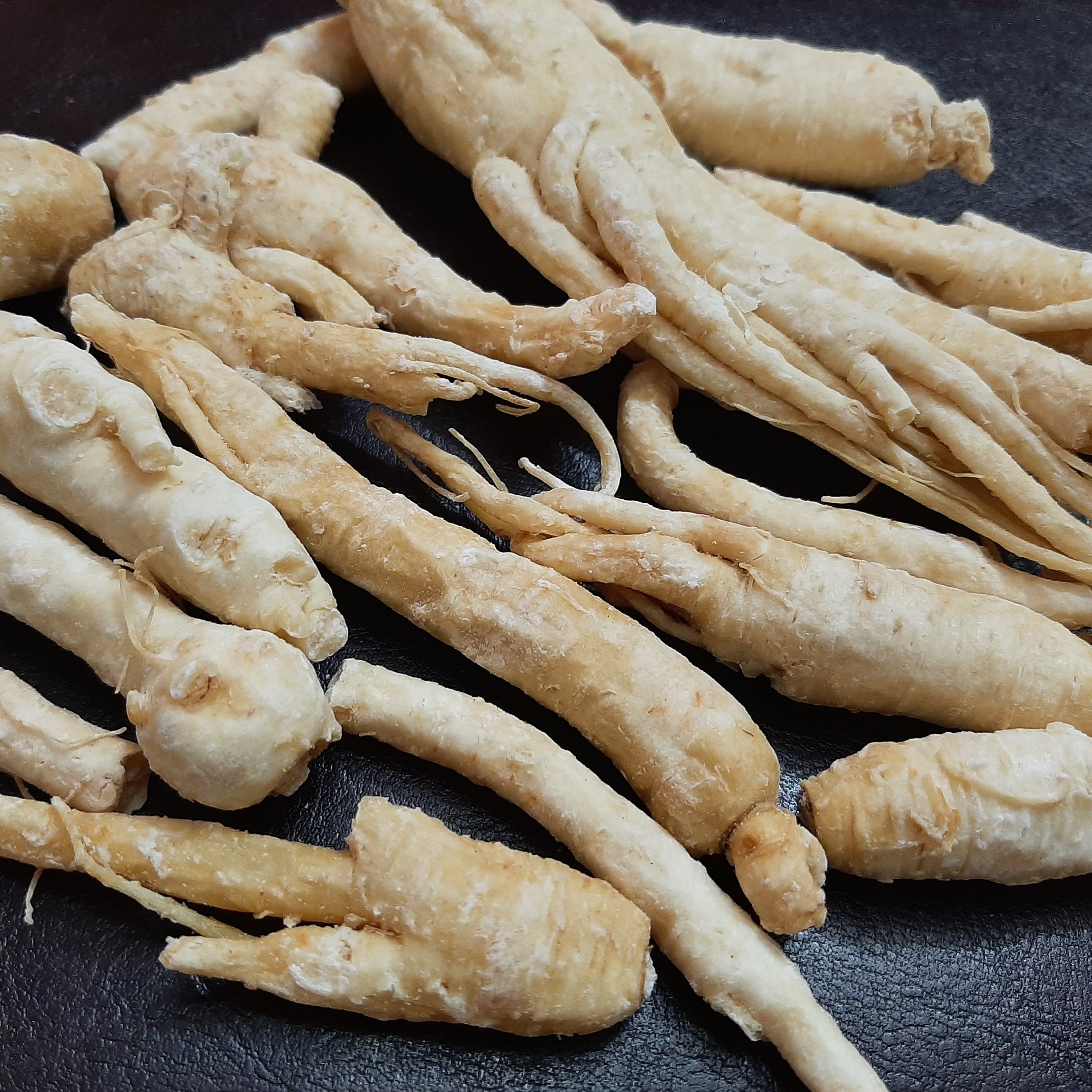 جینسنگ سفید کره ای (جنیسینگ یا جنسینگ) 300 گرمی (پس کرایه)