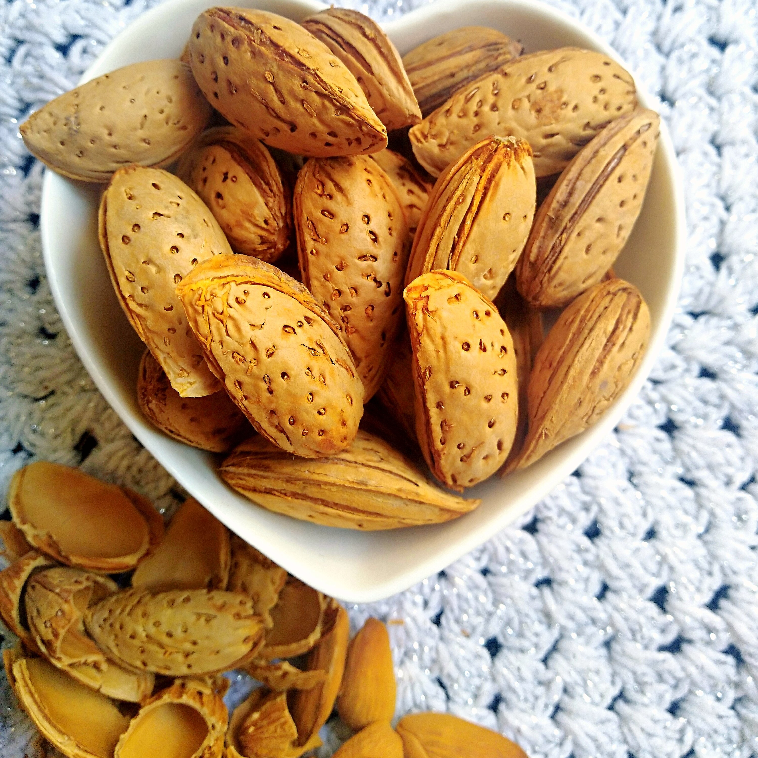 بادام درختی صدرصد شیرین امساله (سنگی نوع 1)