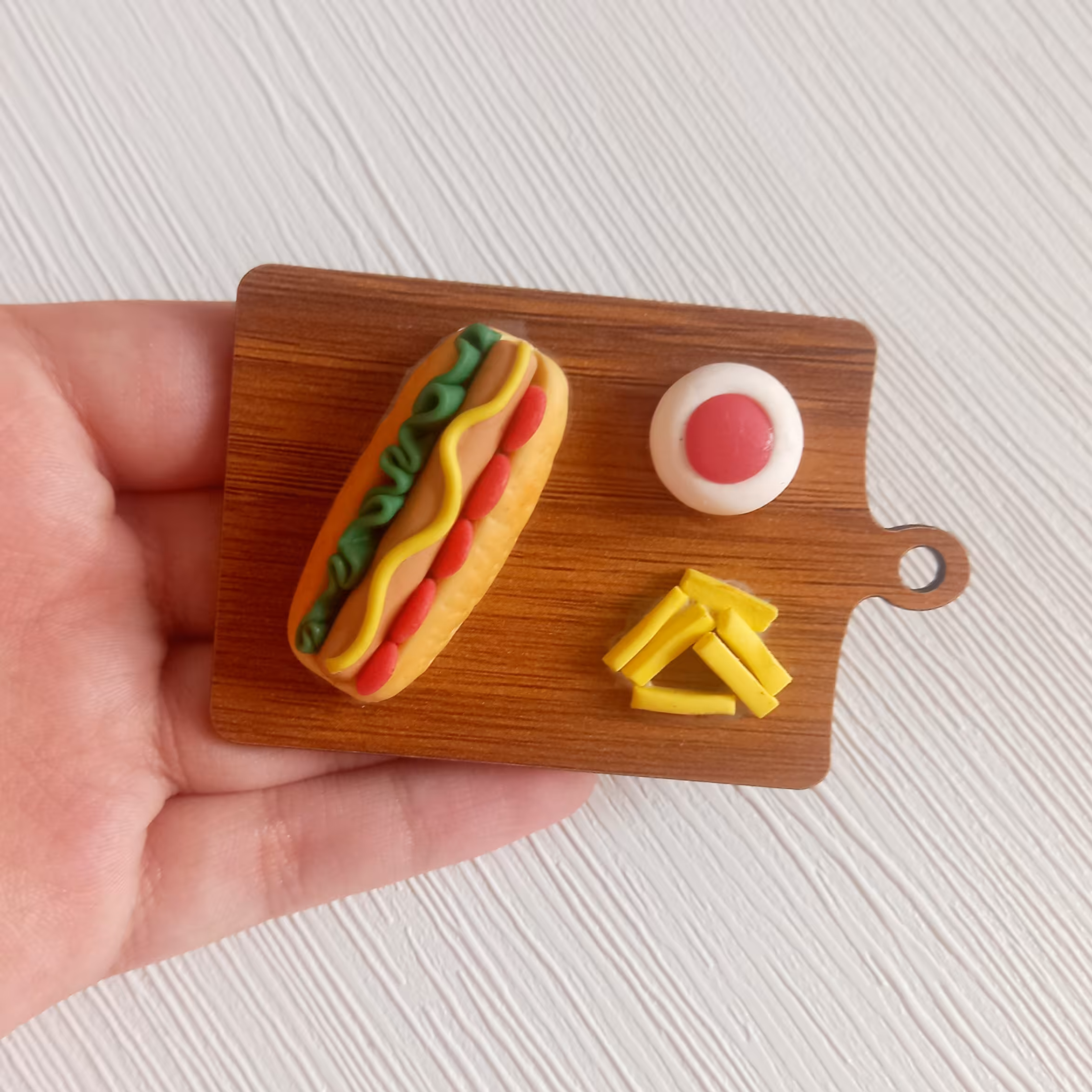 مگنت یخچال هات داگ از جنس خمیر پلیمری 
