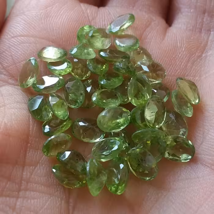 نگین جواهری وارداتی و پر از خواص زبرجد 100 در 100 طبیعی شاهکار خلقت دیدنی