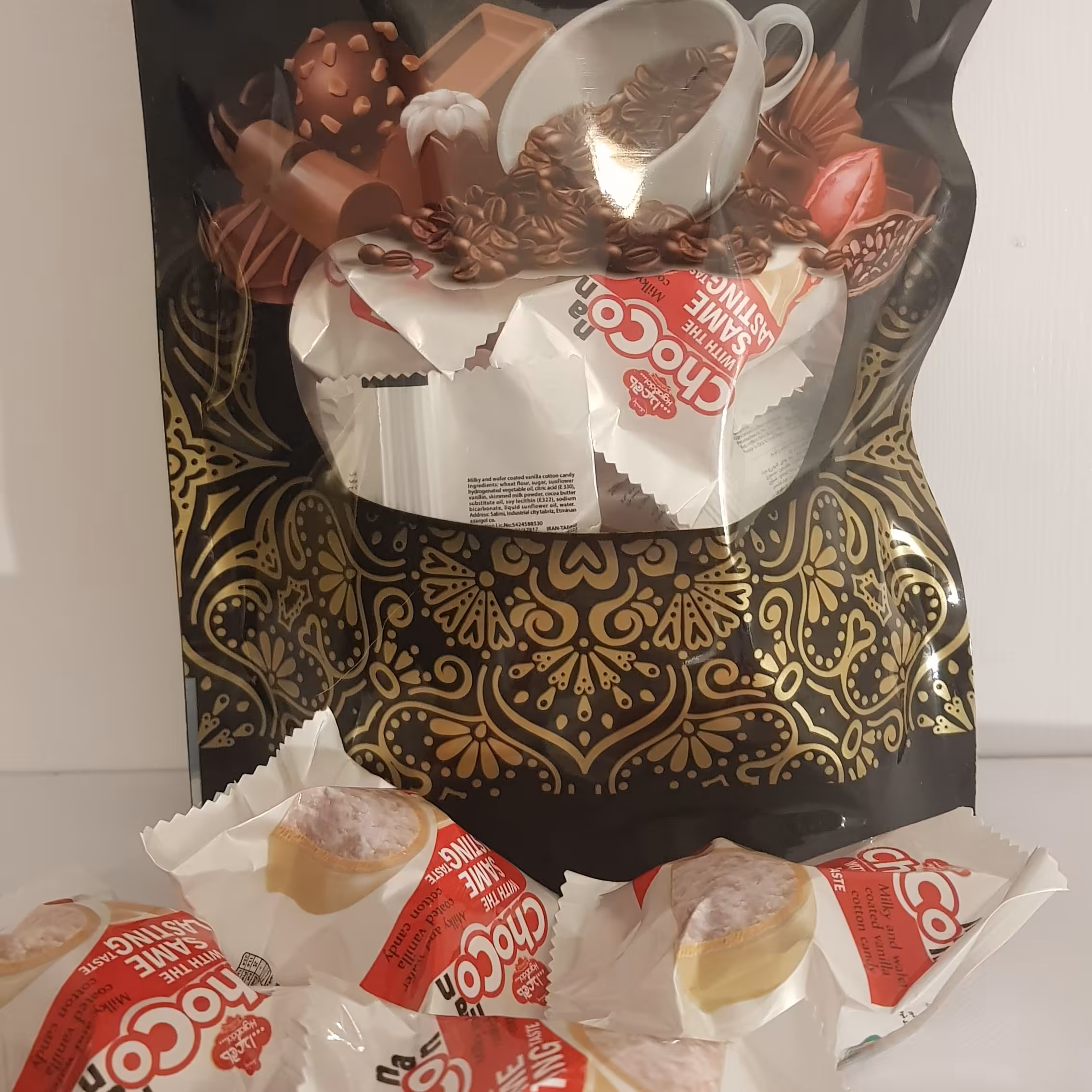 شکلات پشمکی شیری