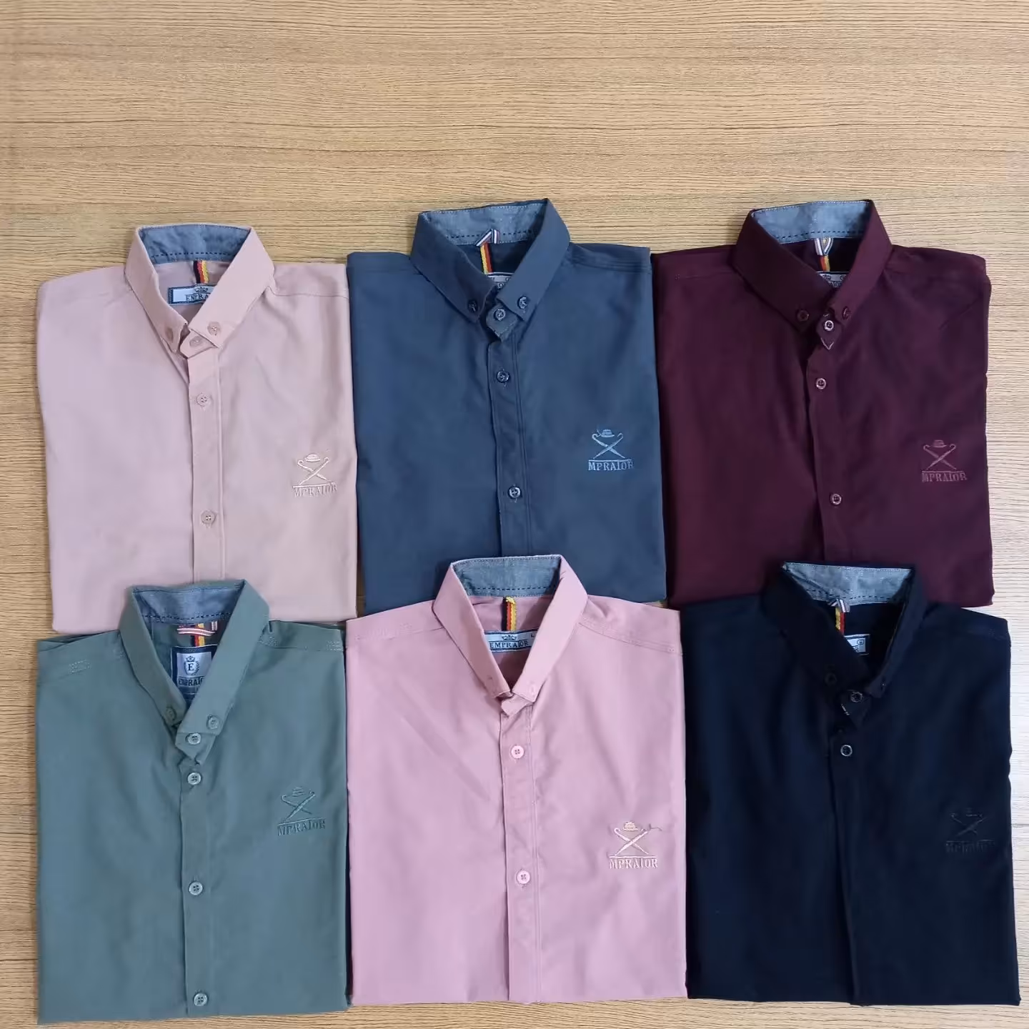 پیراهن آستین کوتاه مردانه

دوخت صنعتی و تضمینی

جنس پارچه: بنگال کش

سایز بندی: M.L.XL
