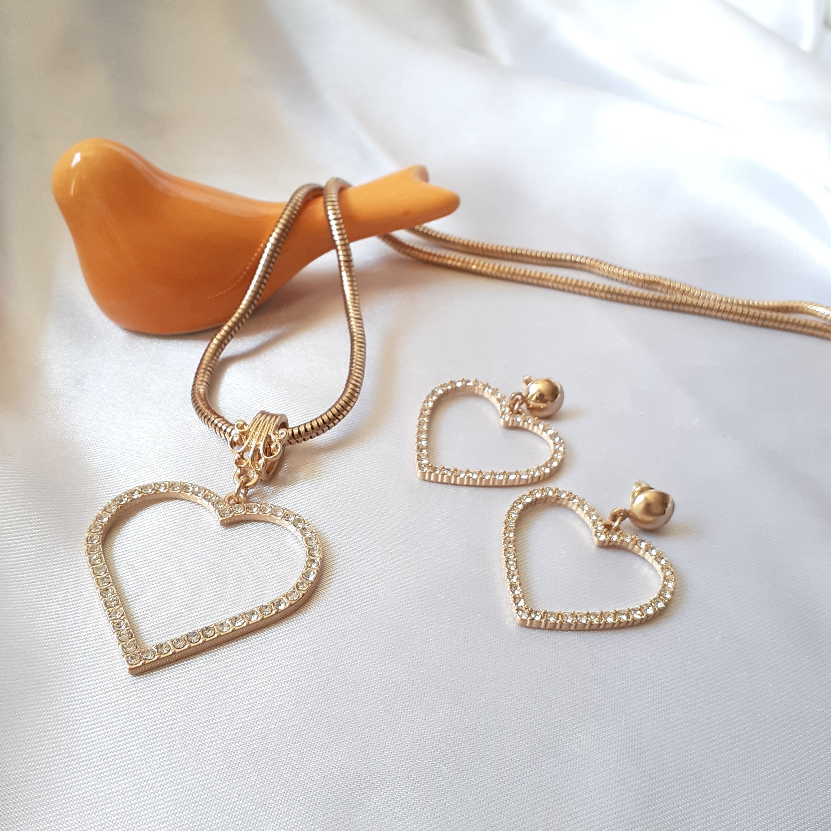 نیم ست قلبی نگین دار رنگ طلایی 