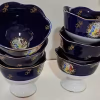 دسر خوری یا بستنی خوری سرمه ای سه دختر