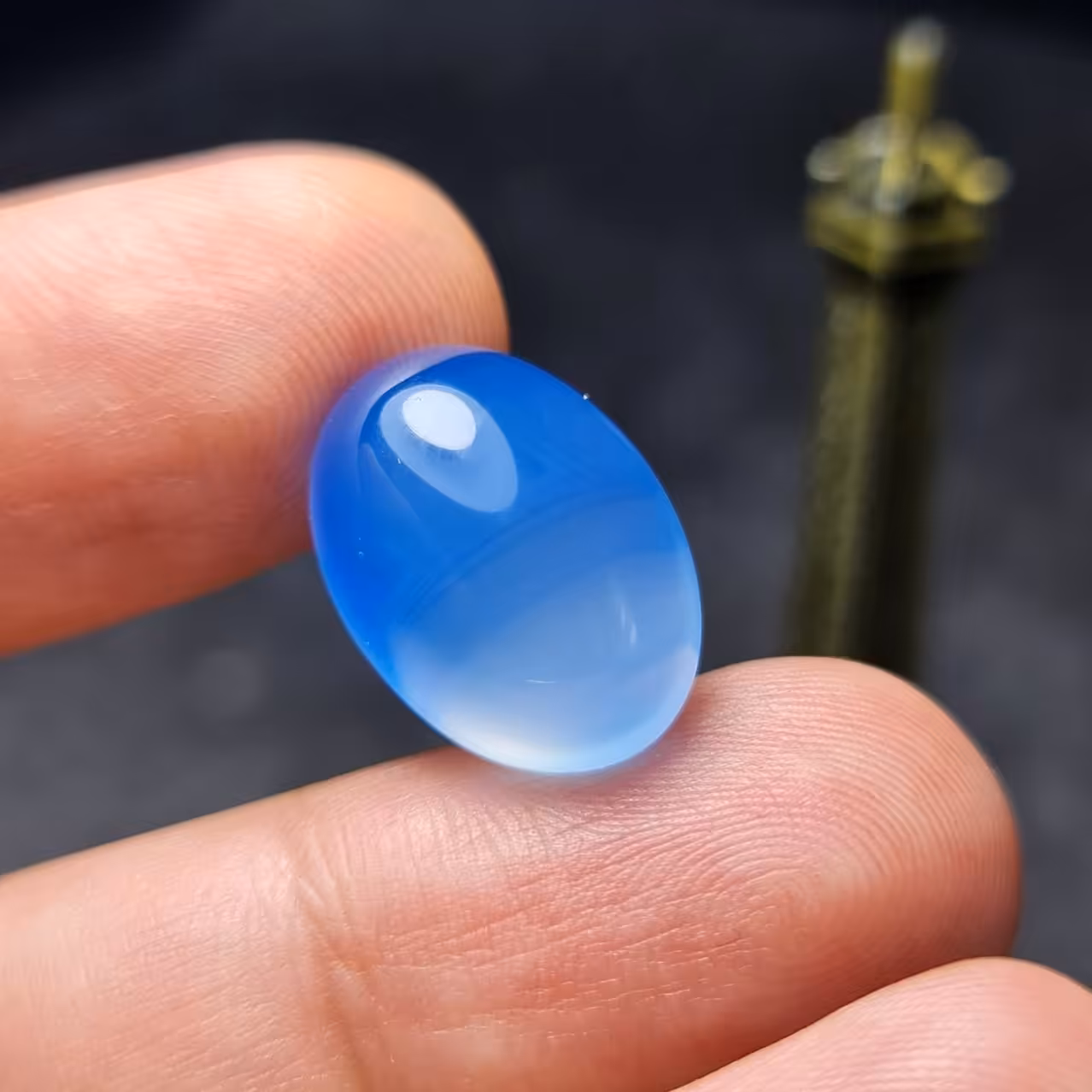  نگین سنگ عقیق آبی آبدار اصل معدنی
کد  28210