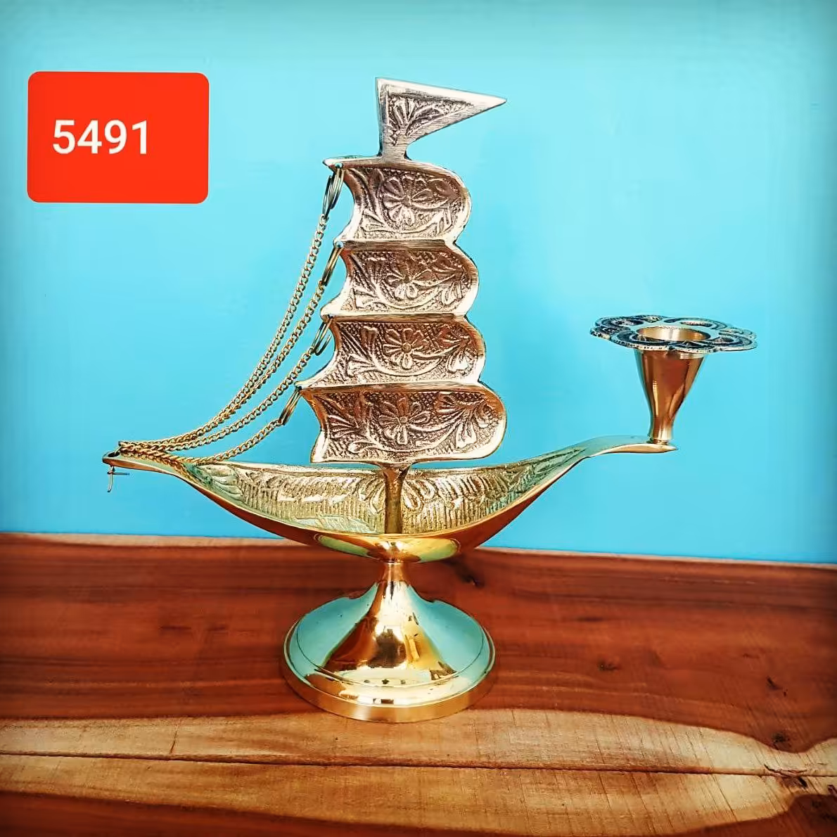 شمعدان برنجی طرح کشتی، قلم زنی شده کار دست، ساخته شده از برنج خالص هندوستانی