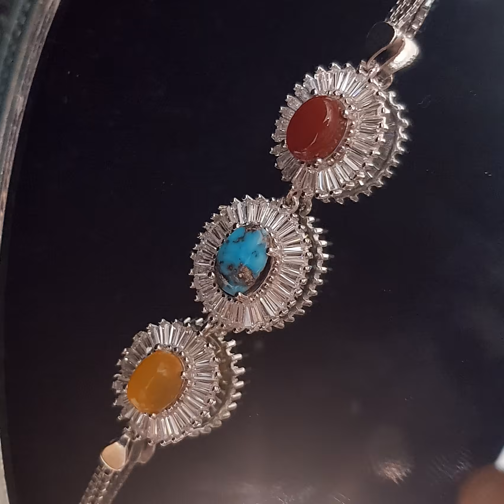 دستبند عقیق قرمز یمنی فیروزه نیشابور عقیق زرد یمنی نقره زنانه حکاکی شده شرف الشمس