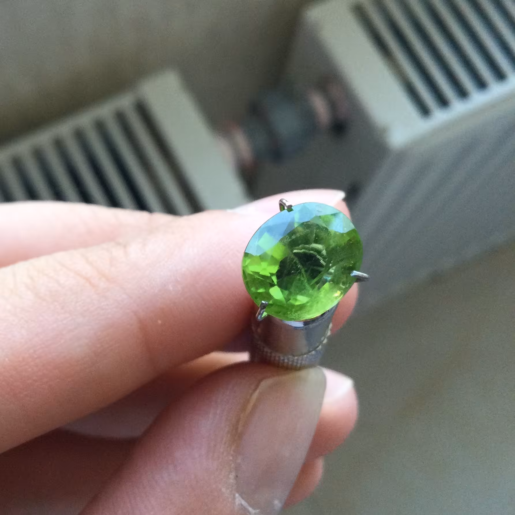 زبرجد پاکستان شفاف درجه یک 3.65 قیراطی 