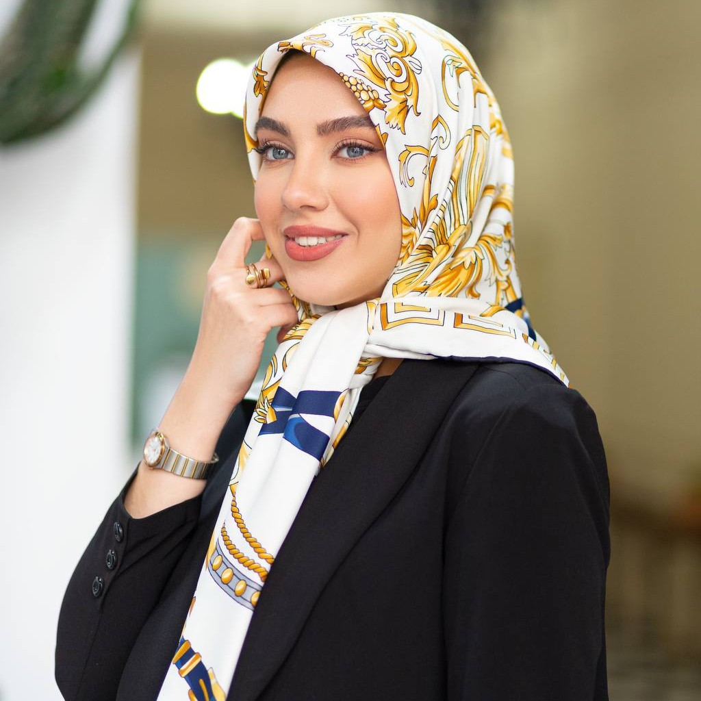 روسری ابریشم توییل  دور دست دوز کیفیت طرح و رنگ عالی پشت کار سفیدنیست خشک یا پف نمی ایسته قواره 140 