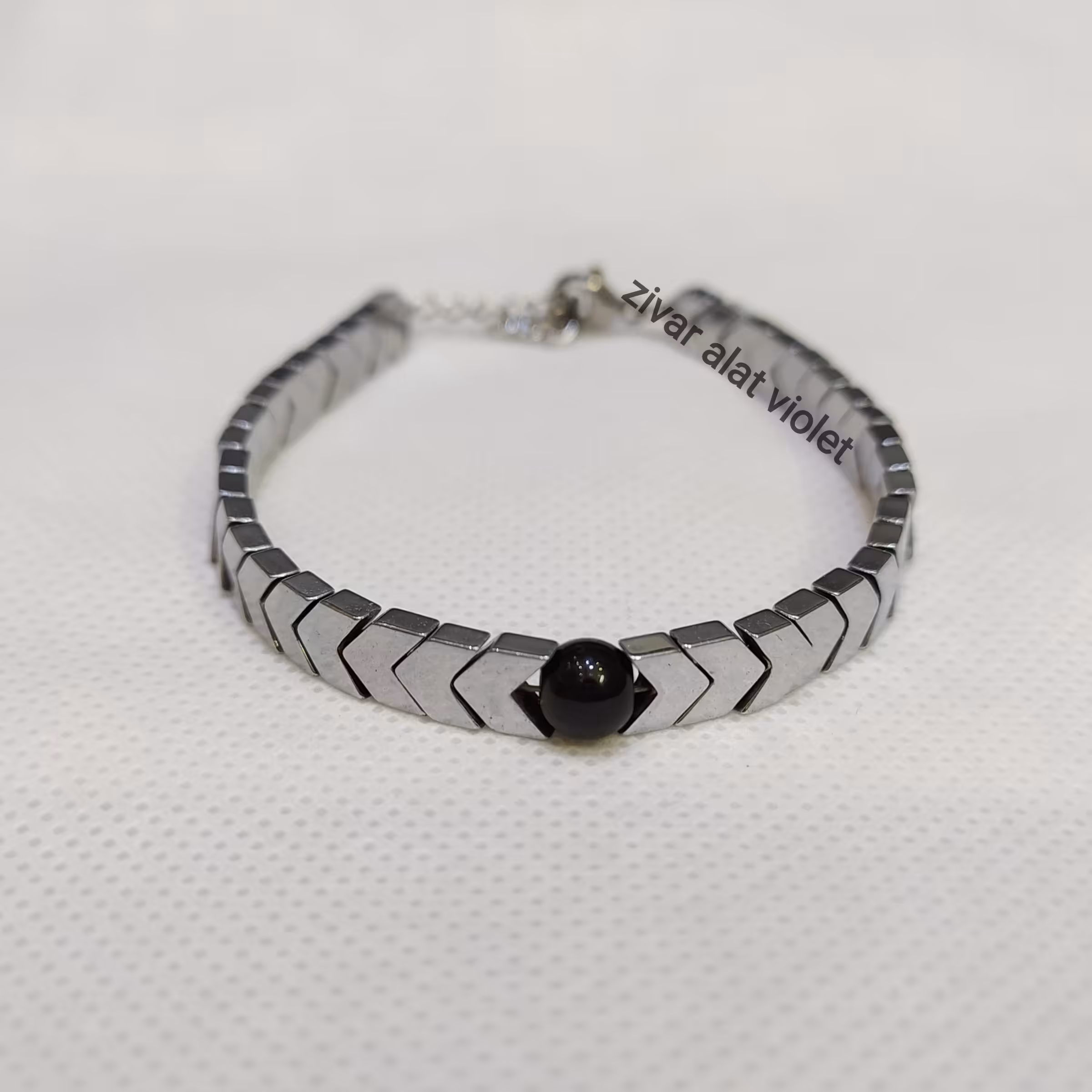 دستبند سنگ حدید نقره ای مدل دار