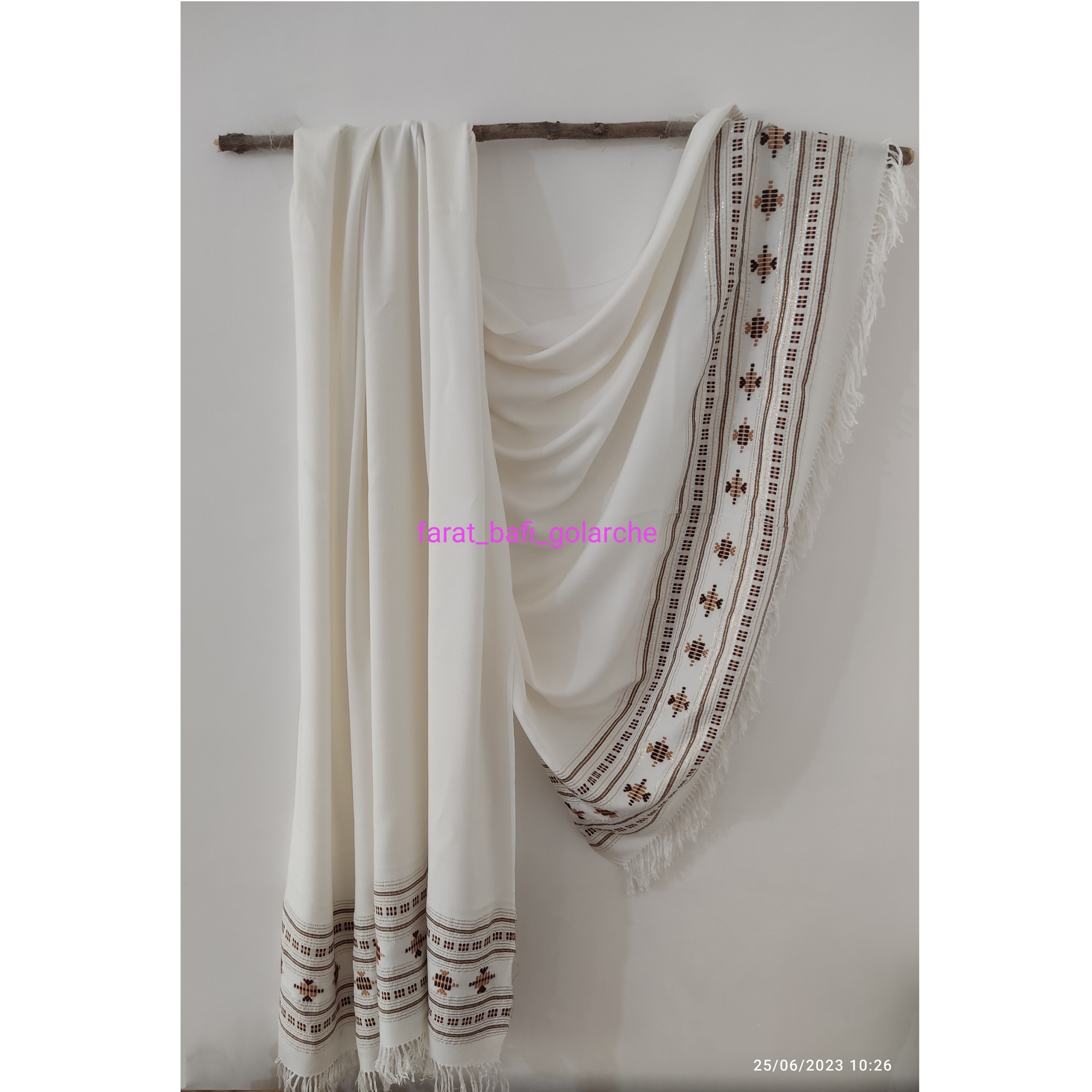 حوله حمام سفید حاشیه سنتی