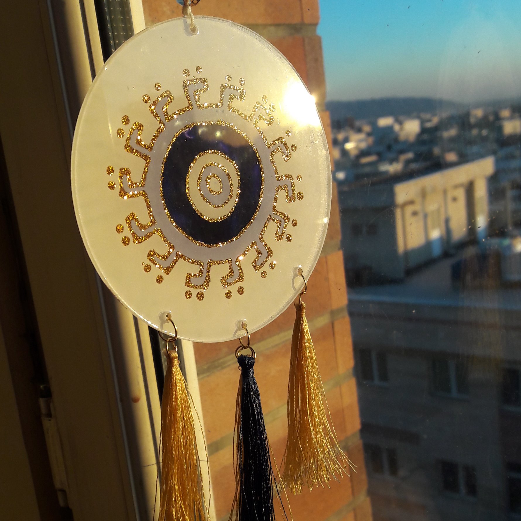 چشم نظر هنری. مناسب ورودی منازل و مغازه. قطر دایره ده سانت. وزن سبک