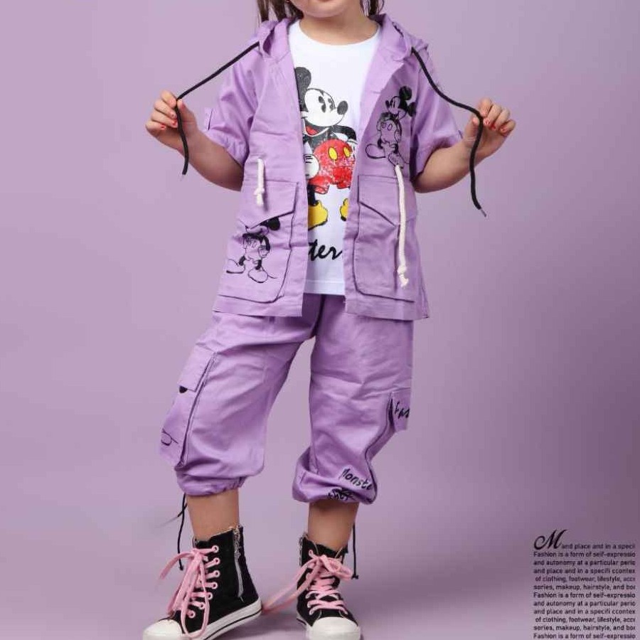 سه تیکه اسپورت مجلسی شیک و زیبا سویشرت کلاهدار تیشرت شلوارک جنس کتان کشی کیفیت عالی 