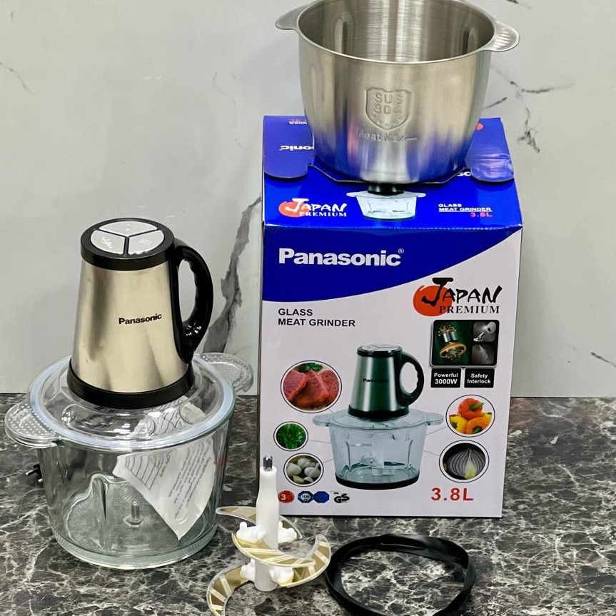 خردکن پاناسونیک  دو قلو دو کاسه ای یکی شیشه ای دیگری استیل چهار تیغ سه نیم لیتری ساخت ژاپن پر قدرت 3000 وات موجوده.