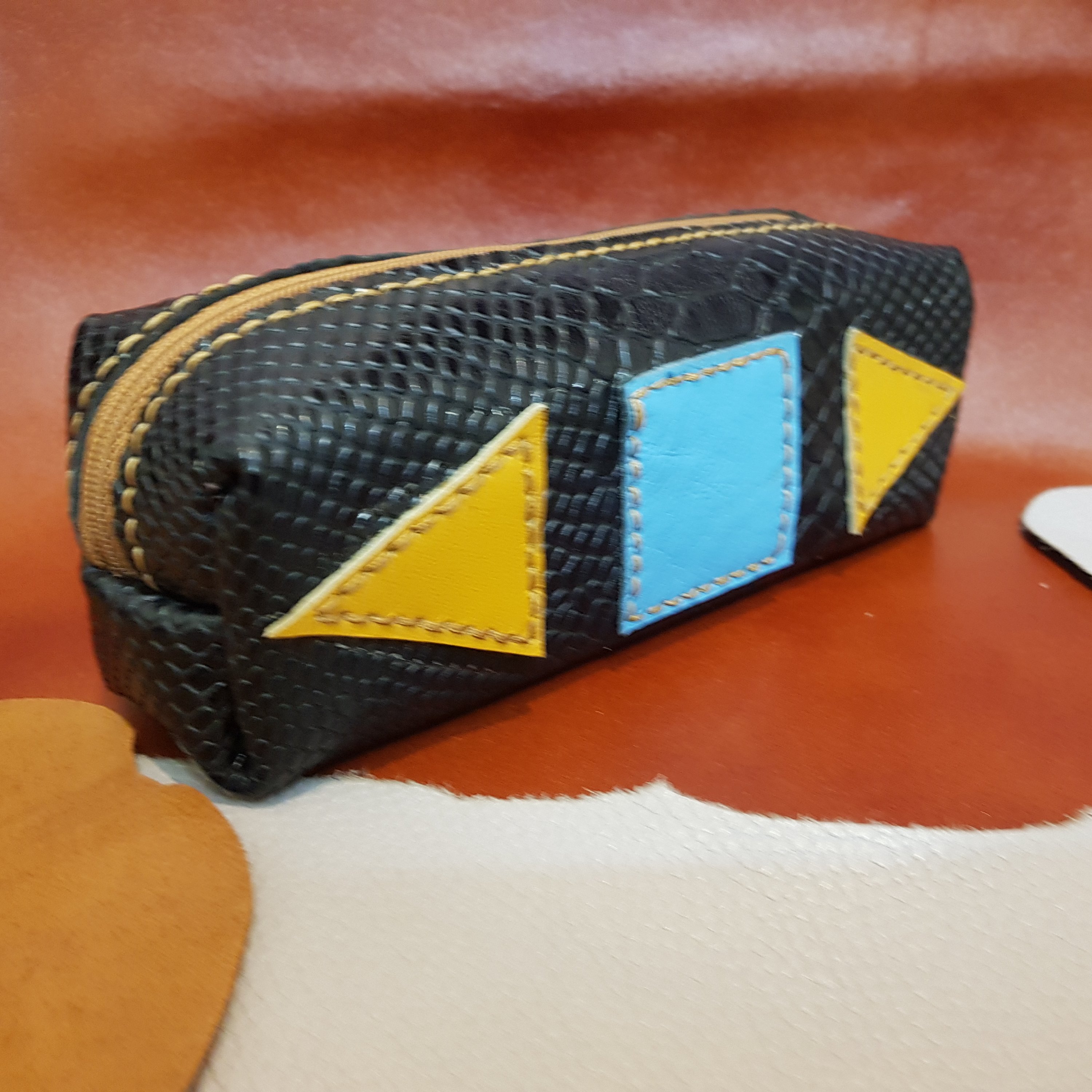 جامدادی چرمی دست دوز