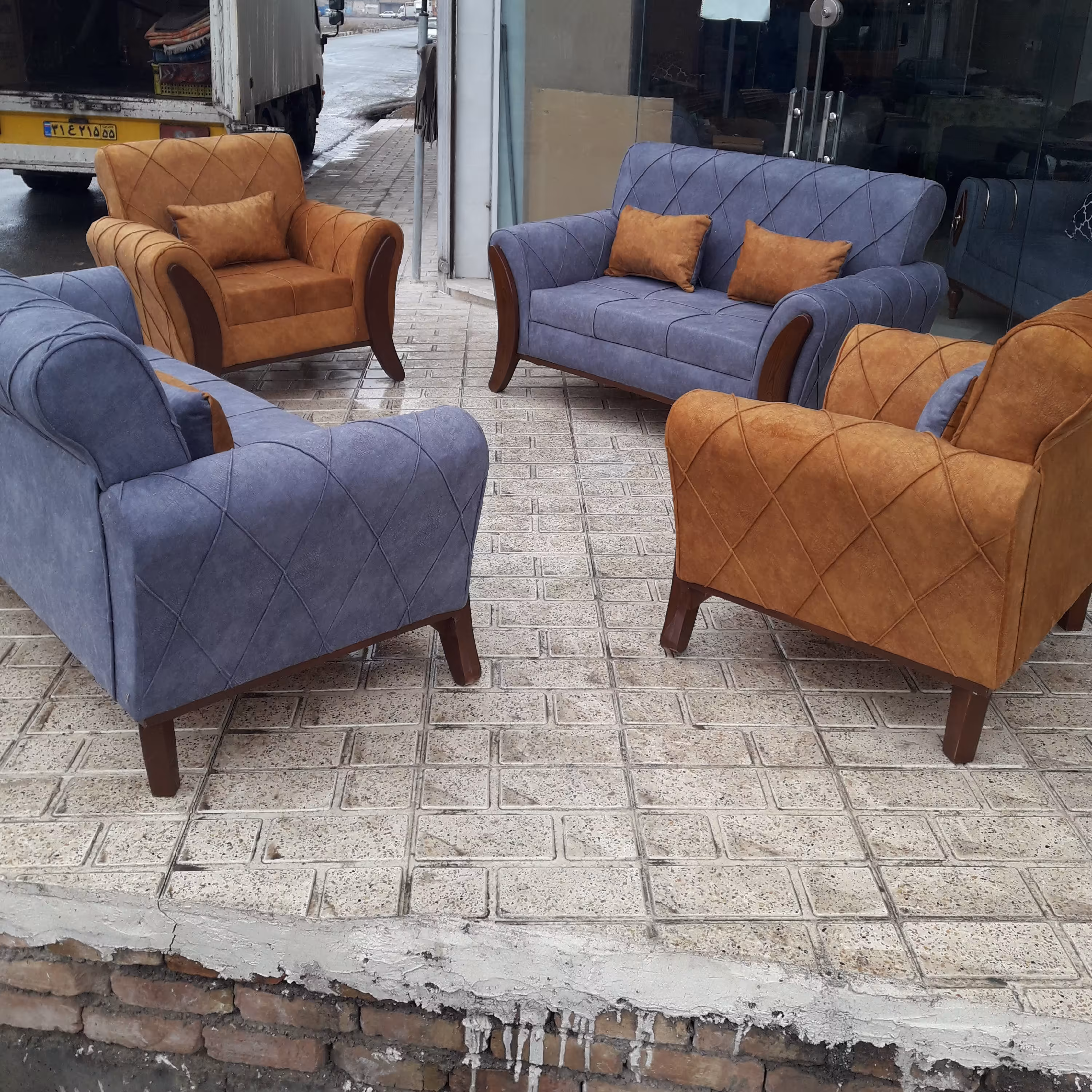 مبل اسکارلت پایه چوبی 