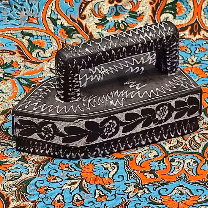 اتو سنگی قلم زده سایز کوچک  مناسب برای دکوری و استفاده 