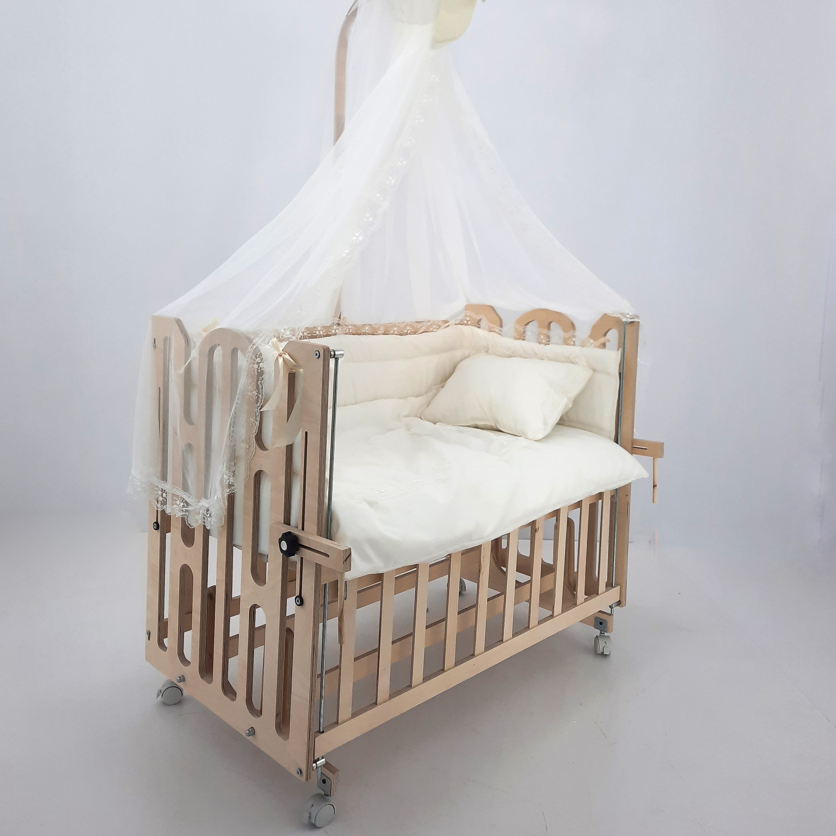 گهواره لایلا خودرنگ چوب . نی نی کام (پس کرایه)