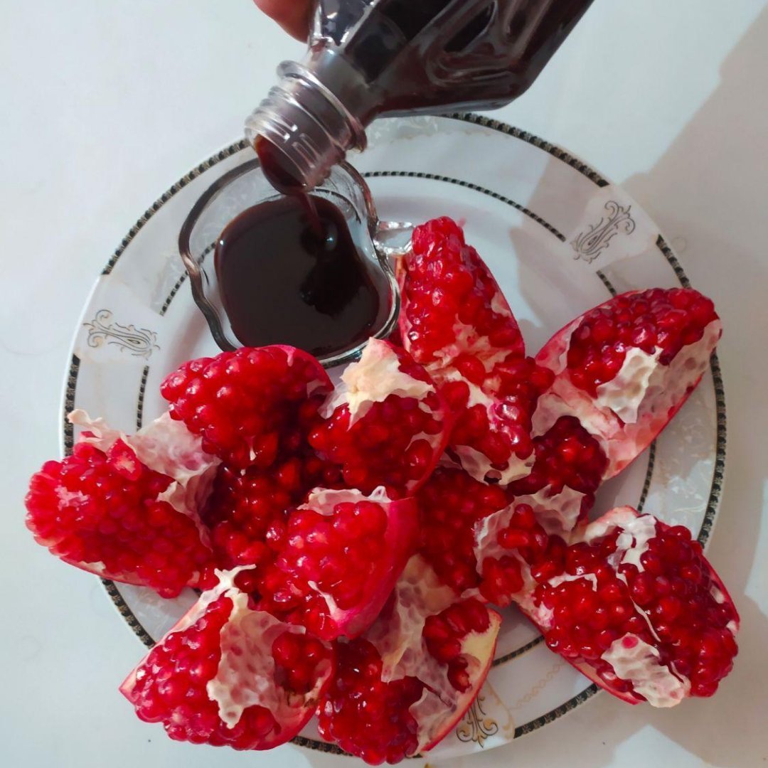 رب انار  ، بطری تقریبا 2کیلوگرم ، خانگی ،کاملا طبیعی و بهداشتی