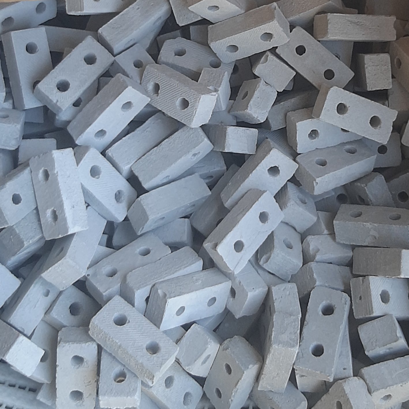 آجر دوگل سیمانی مینیاتوری قابل شستشو رنگ خاکستری وزن هرکدام 4گرم اندازه طول 3سان