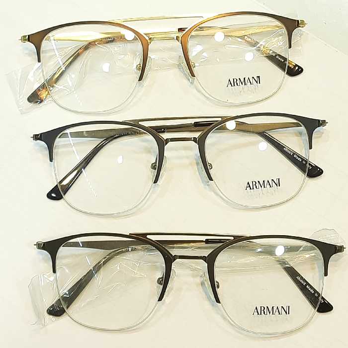 عینک طبی اسپرت
برند ARMANIدرجه کیفی عالی
قابلیت ساخت عدسی طبی دارد
صورت خور بسی