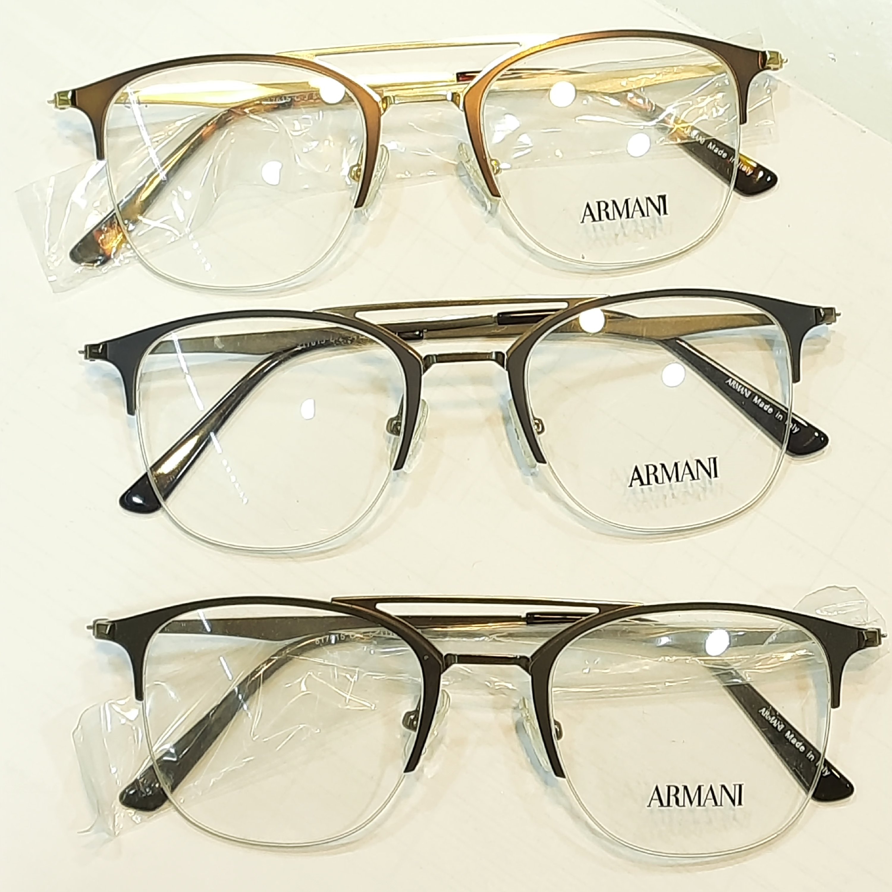 عینک طبی اسپرت
برند ARMANIدرجه کیفی عالی
قابلیت ساخت عدسی طبی دارد
صورت خور بسی