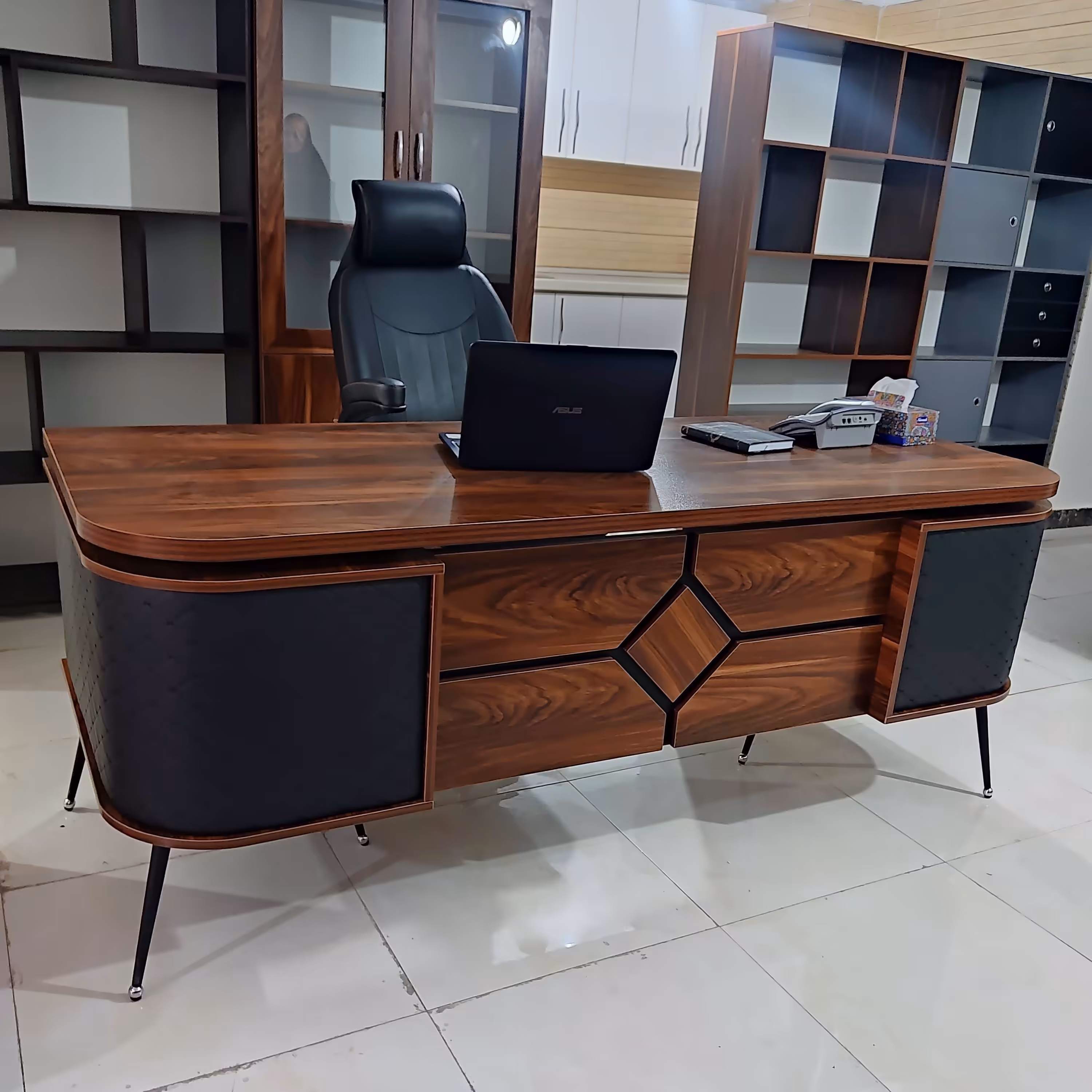 میز اداری کد 004 مدیریت  پس کرایه 