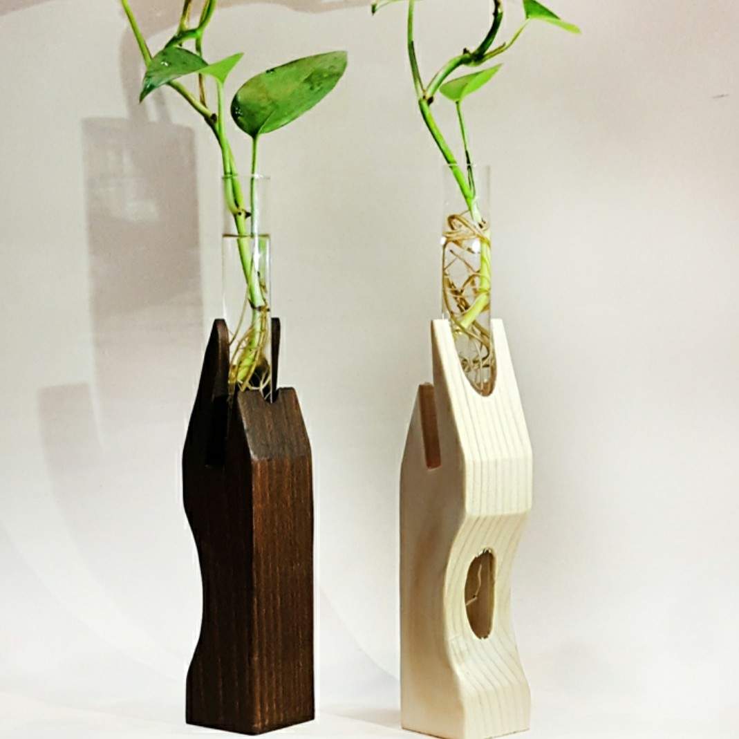 گلدان رومیزی طرح پیروزی جنس چوب مرغوب موجود در سه رنگ