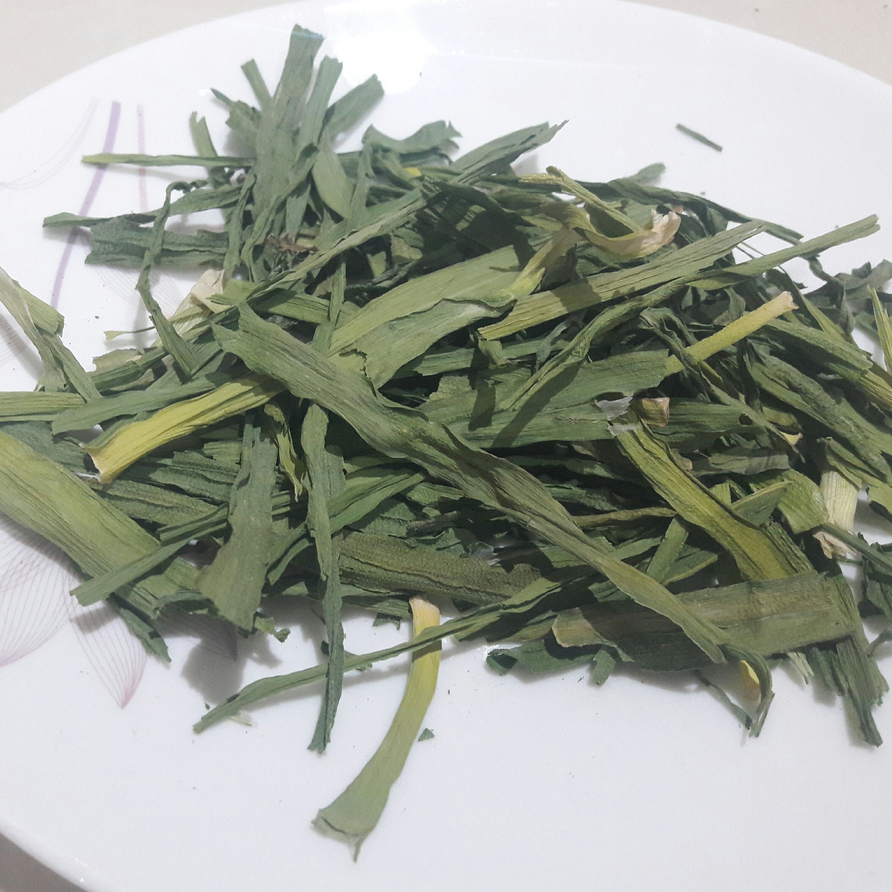 سبزی تره خشک ارگانیک با کیفیت و خوش طمع و بو  تهیه شده از بهترین سبزیجات دهات(1000gr)