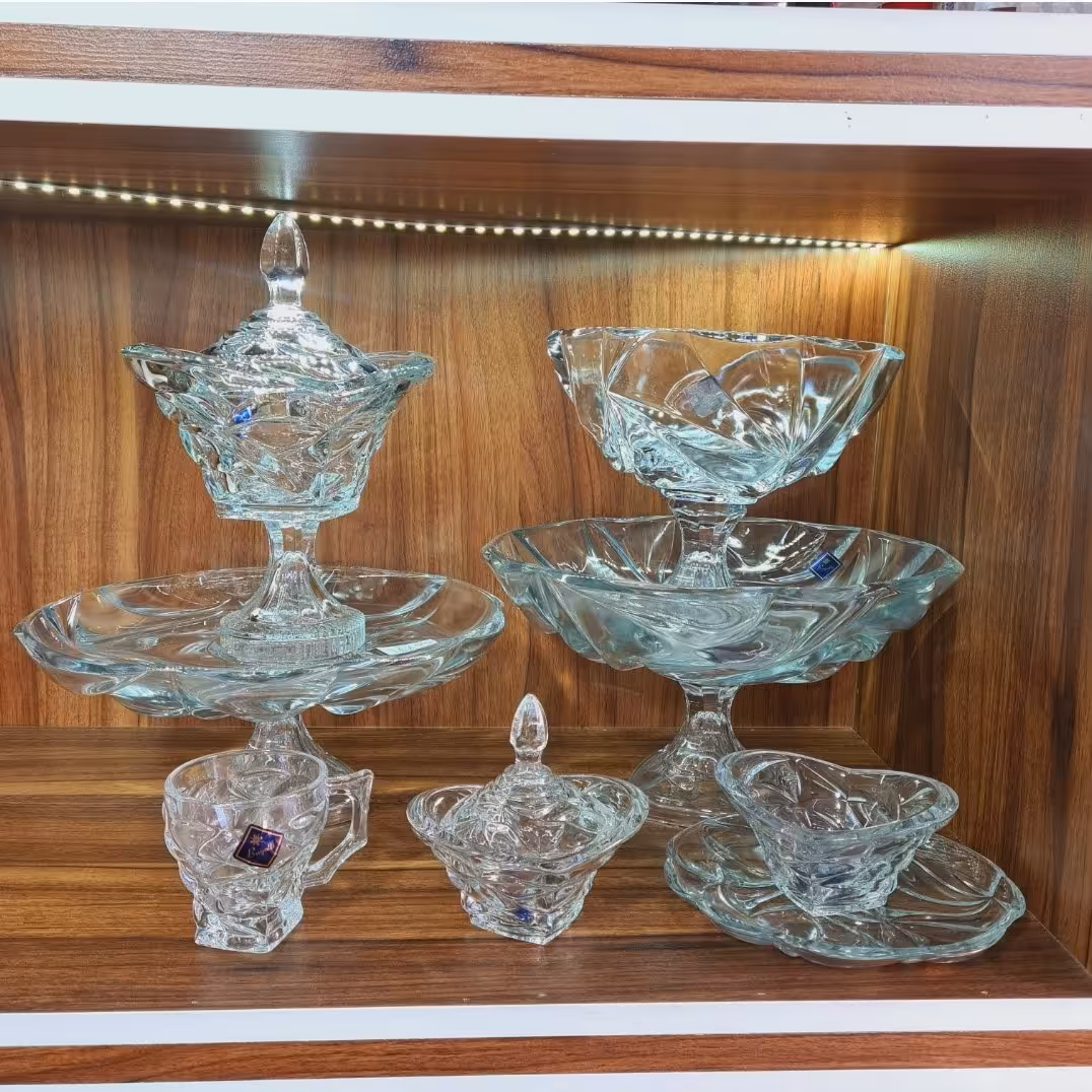 سرویس کریستال 6 نفره کامل و درجه یک طرح بوگاتی ، سرویس کریستال پذیرایی ، سرویس جهیزیه ، میوه خوری ، شیرینی خوری ، آجیل 