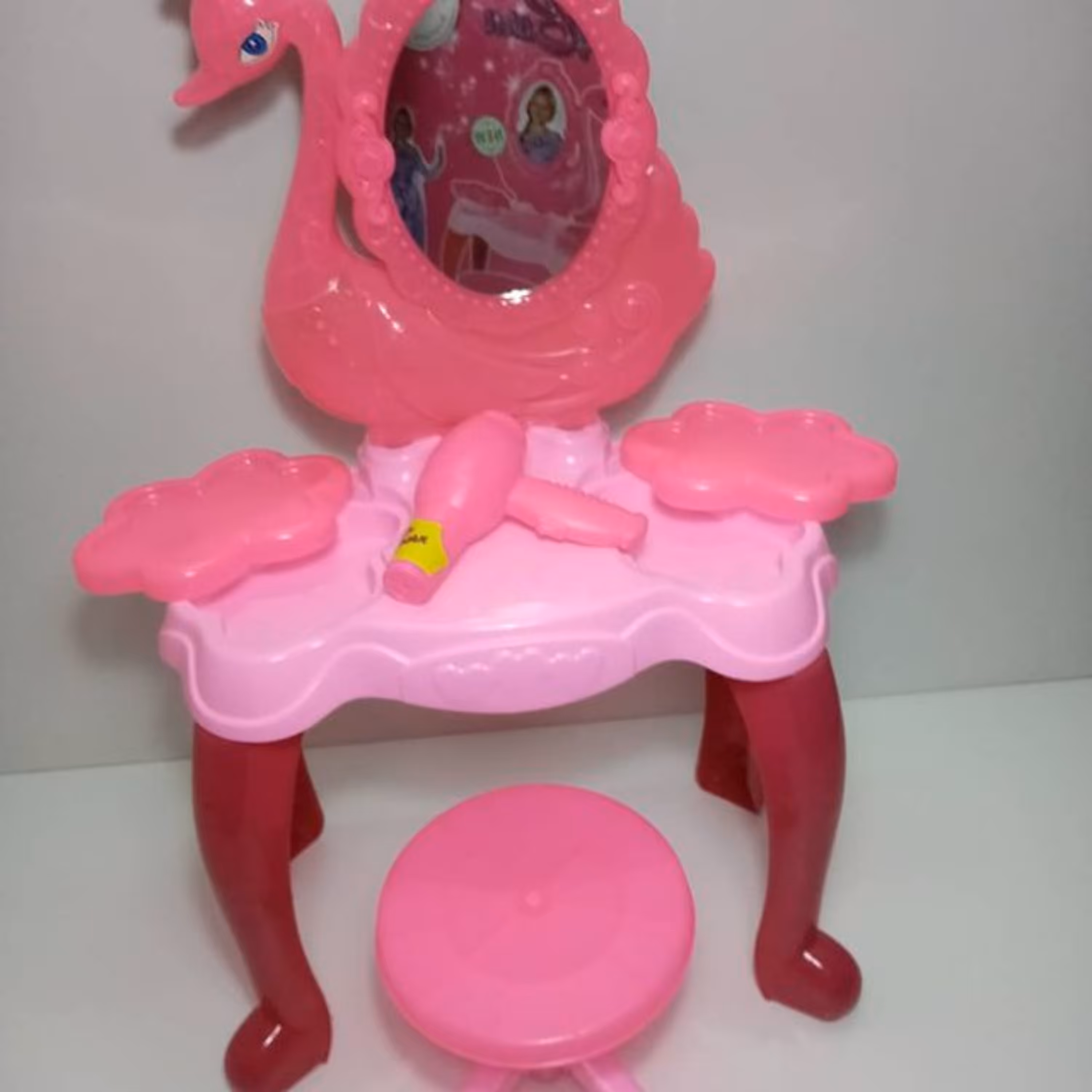 میز آرایش قو