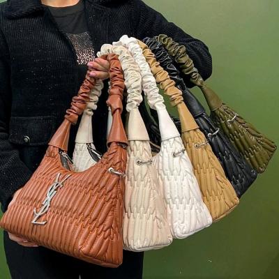 کیف زنانه دوشی گلدوزی شده وارداتی
