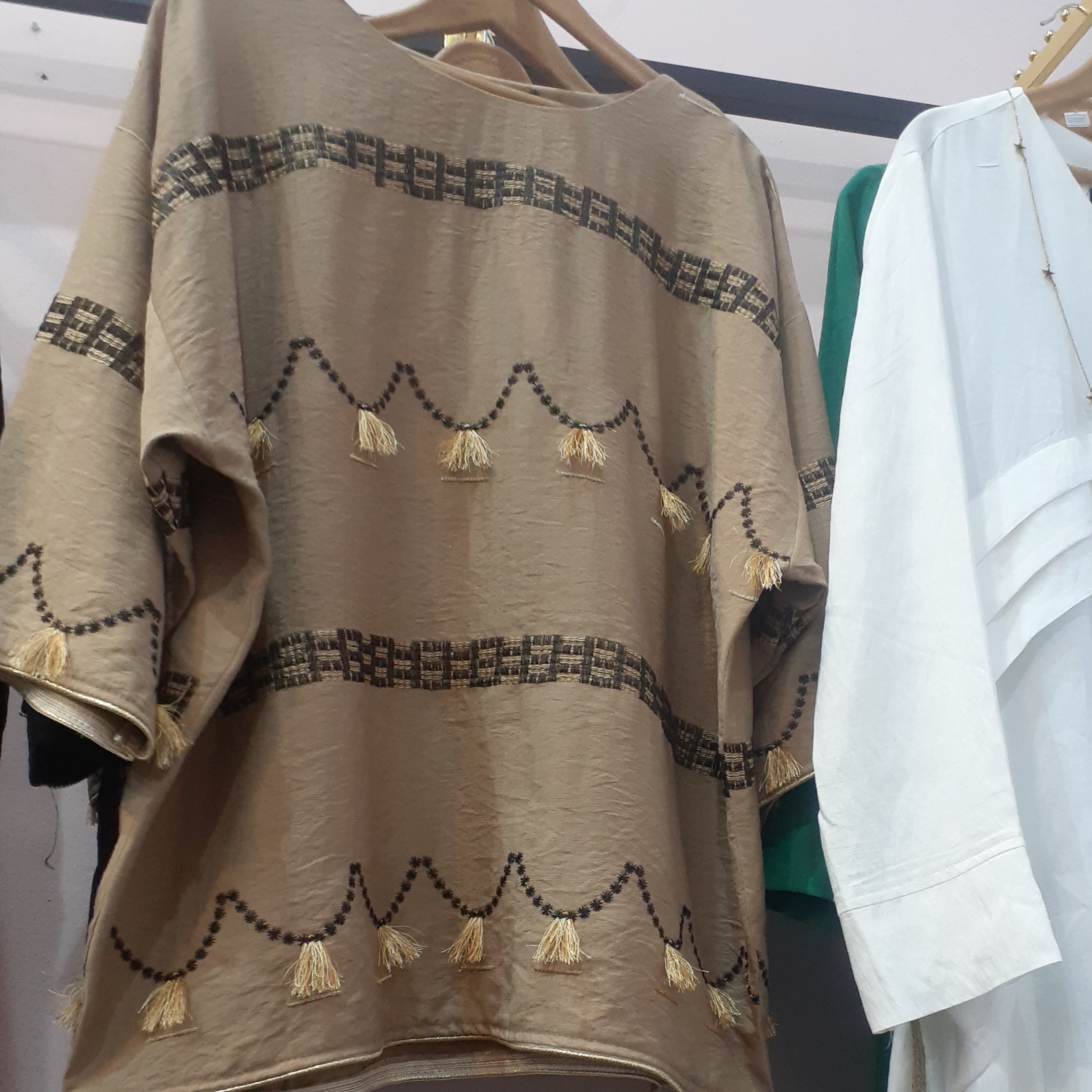 مانتو گلدوزی شده طرح بلوچی