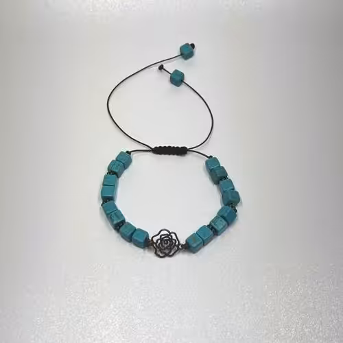 دستبند فیروزه آبی سنتتیک رنگ آبی وزن 11 گرم و طول 37 سانتیمتر 