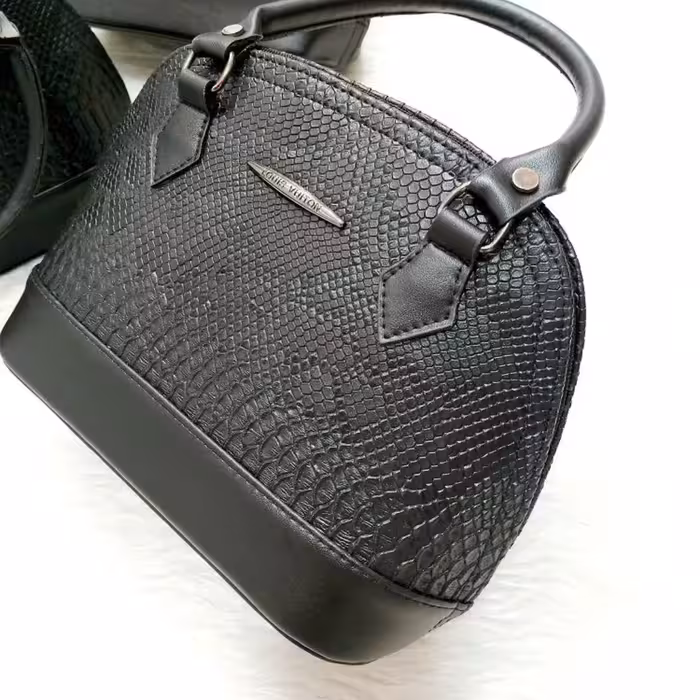 کیف پاسپورتی نیم دایره مشکی کد 251