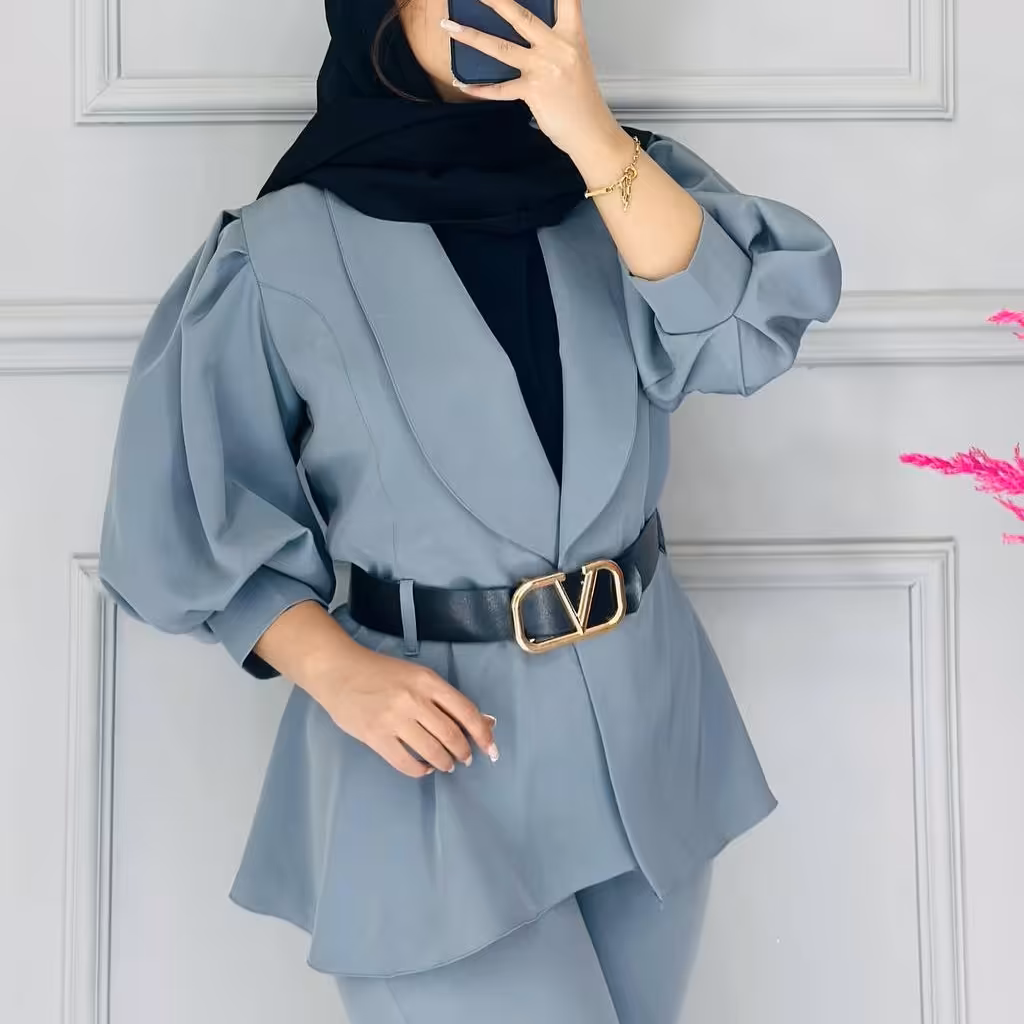 کت شلوار مدل صوفیا کد3کمربند پارچه آب یا ولنتینو دارد