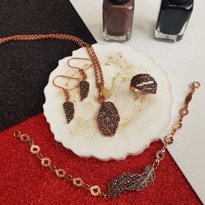 سرویس مسی مزین به نگین سنگ مارکازیت