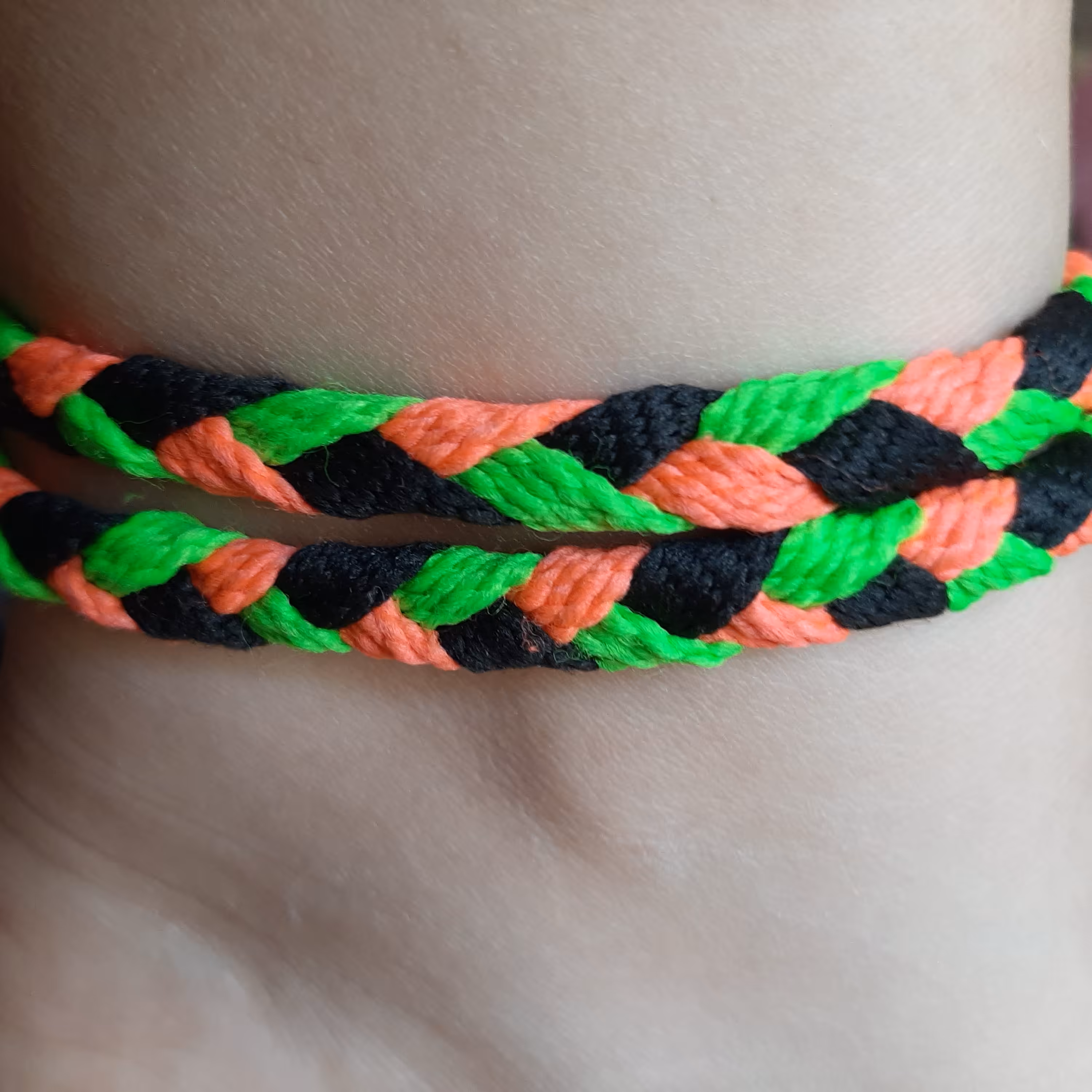 دستبند و ته گردنی و پابند بافت