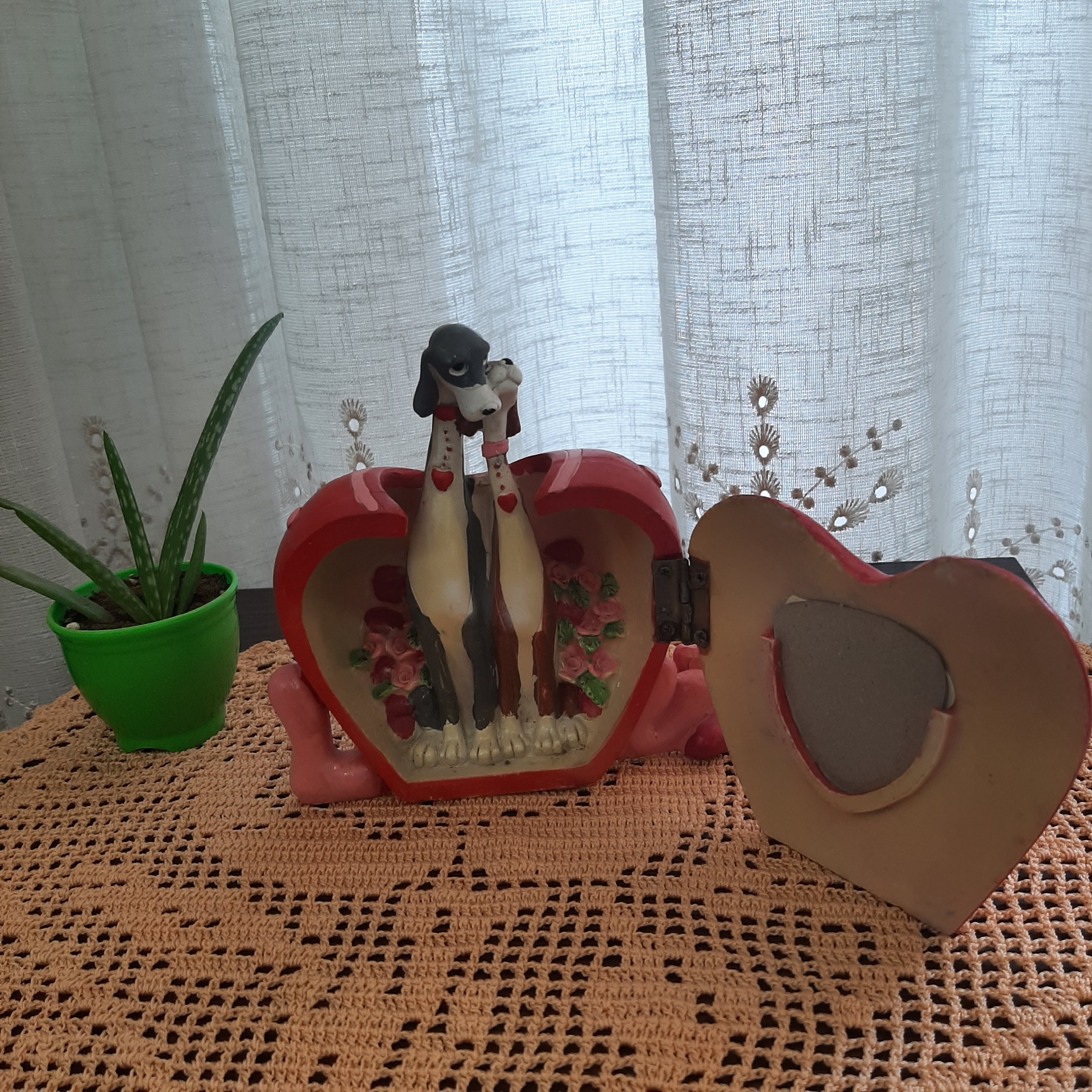 مجسمه طرح قاب عس 4×3 مدل قلب مناسب هدیه در مناسبت ها و استفاده دکوراسیون