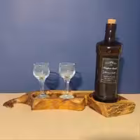 گیلاس خوری چوبی همراه با بطری