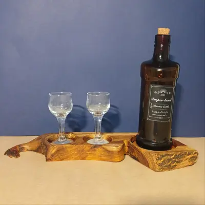 گیلاس خوری چوبی همراه با بطری