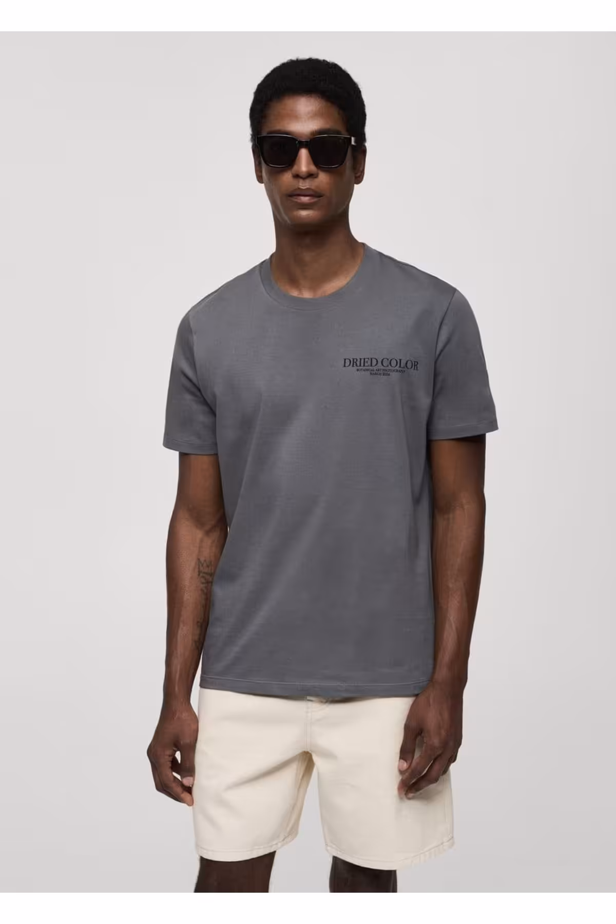 تی شرت آبی مردانه باریک و الگوی تناسب منگو MANGO Man